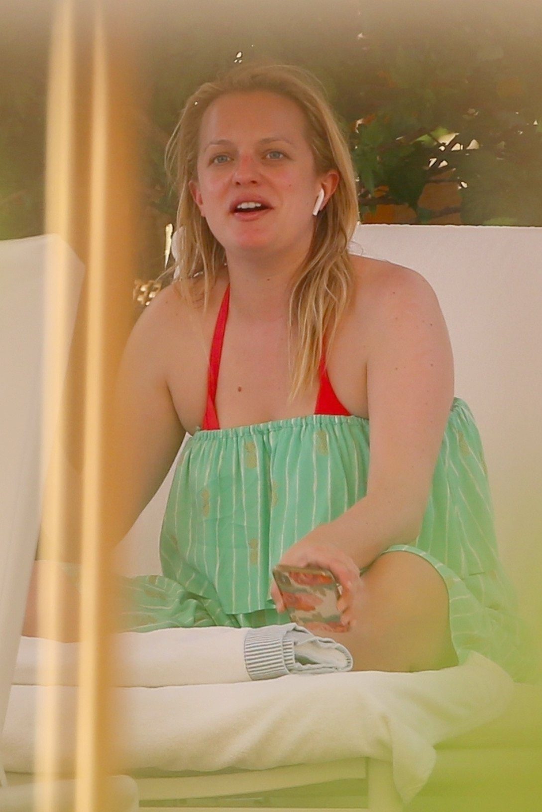 Elisabeth Moss Hot 0001