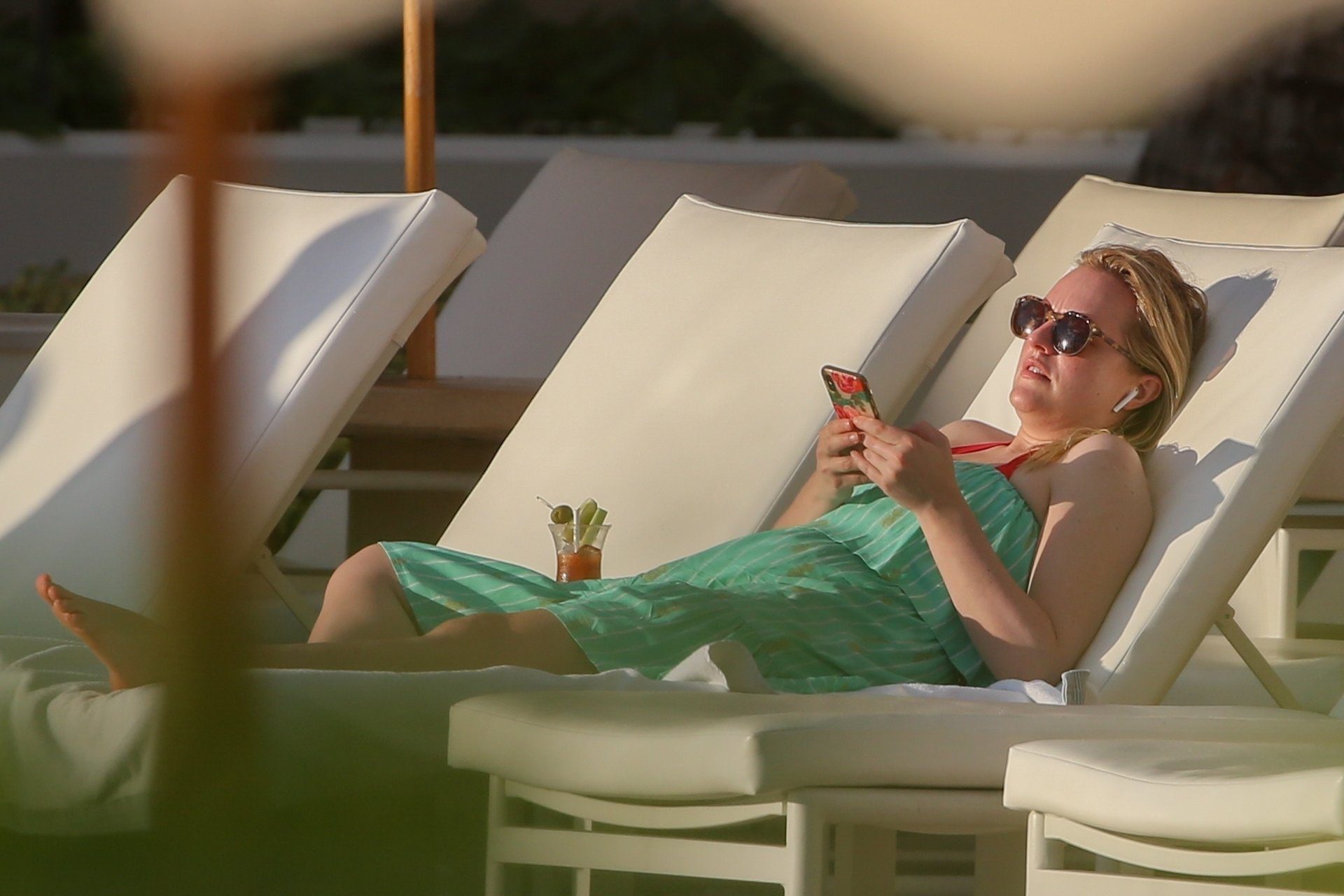 Elisabeth Moss Hot 0004