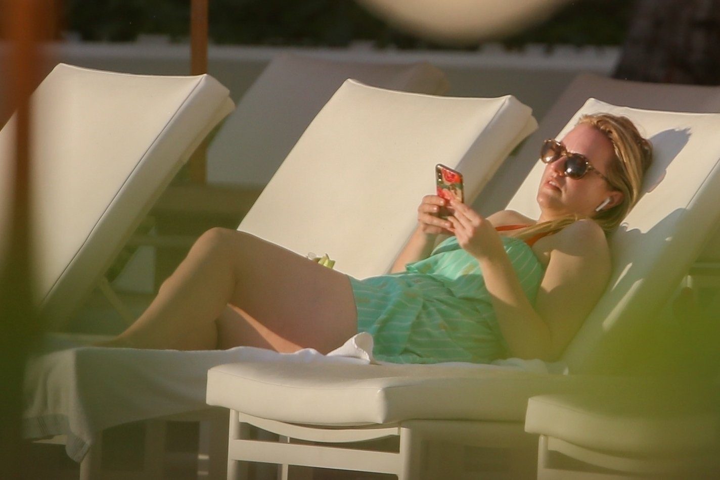 Elisabeth Moss Hot 0006