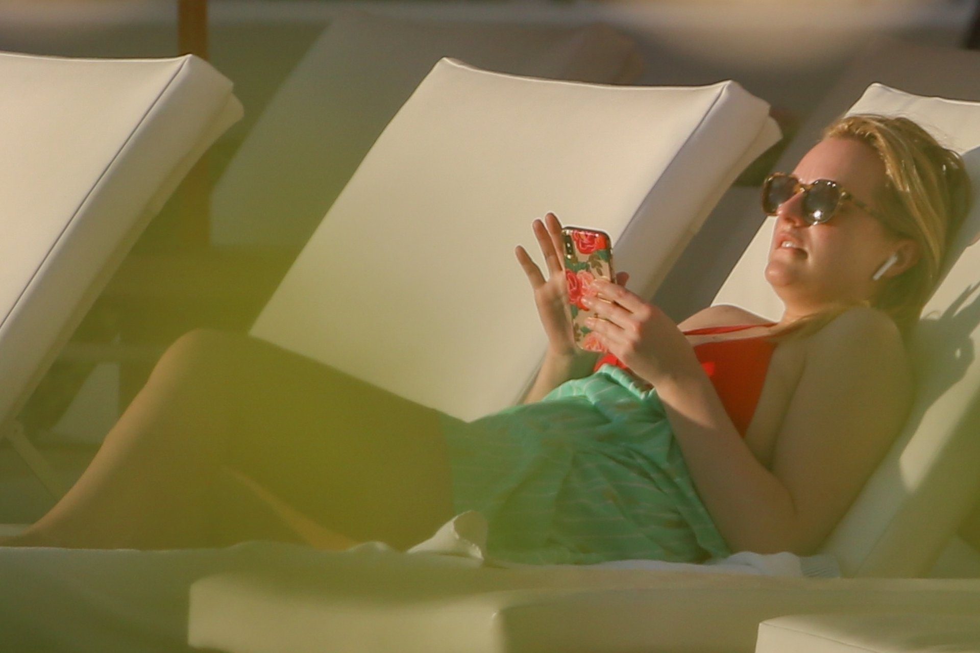 Elisabeth Moss Hot 0007