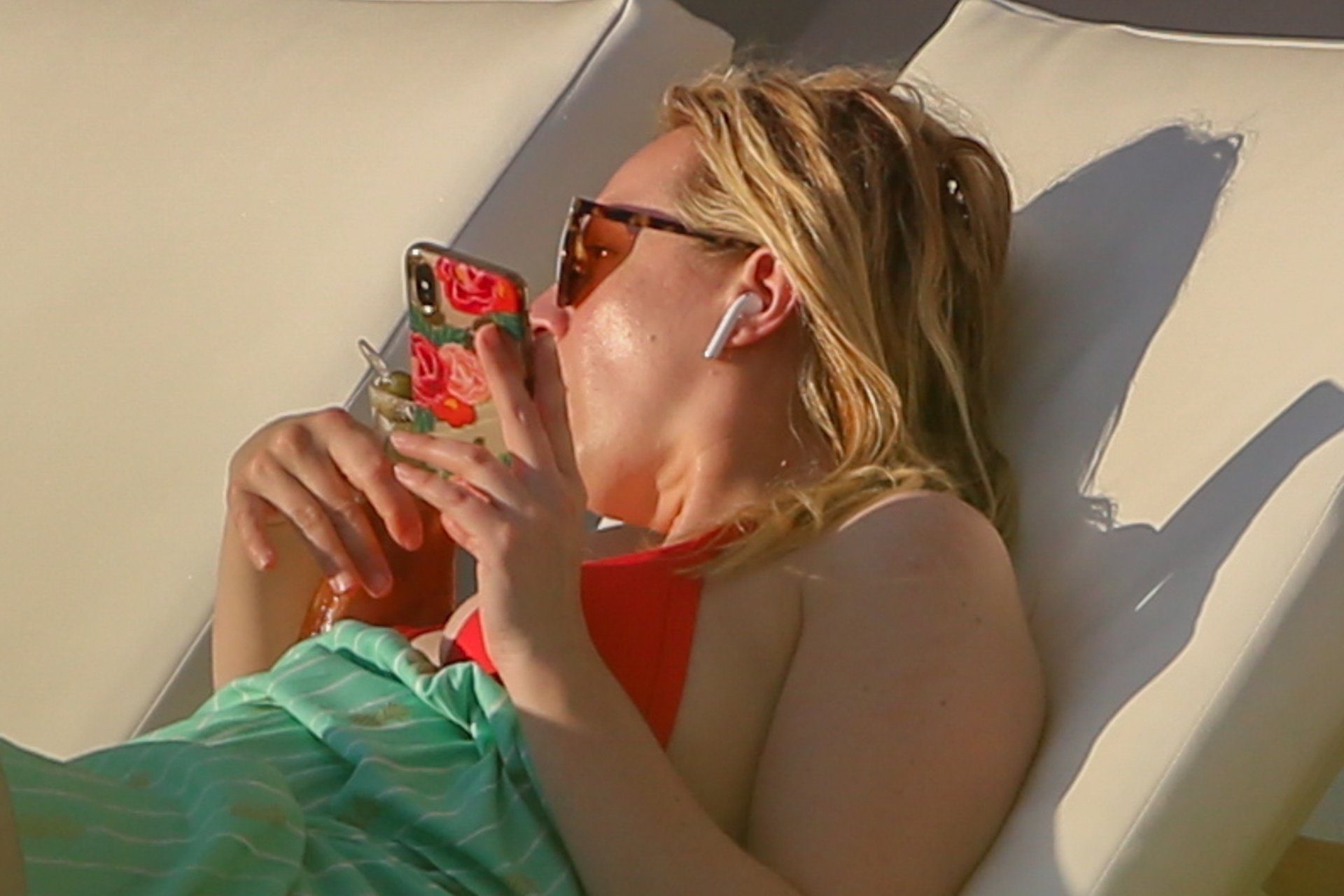 Elisabeth Moss Hot 0009