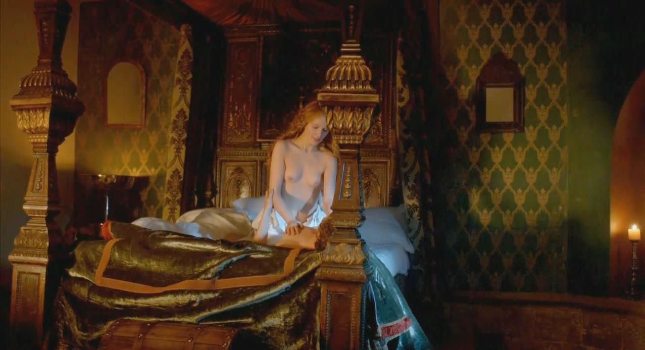 Emily Berrington Nude – The White Queen 0001