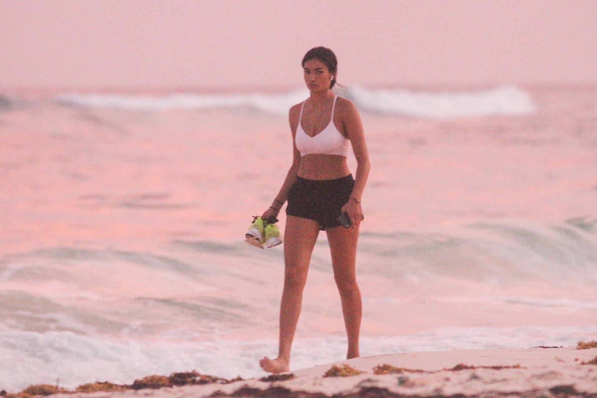 Kelly Gale Sexy 0013