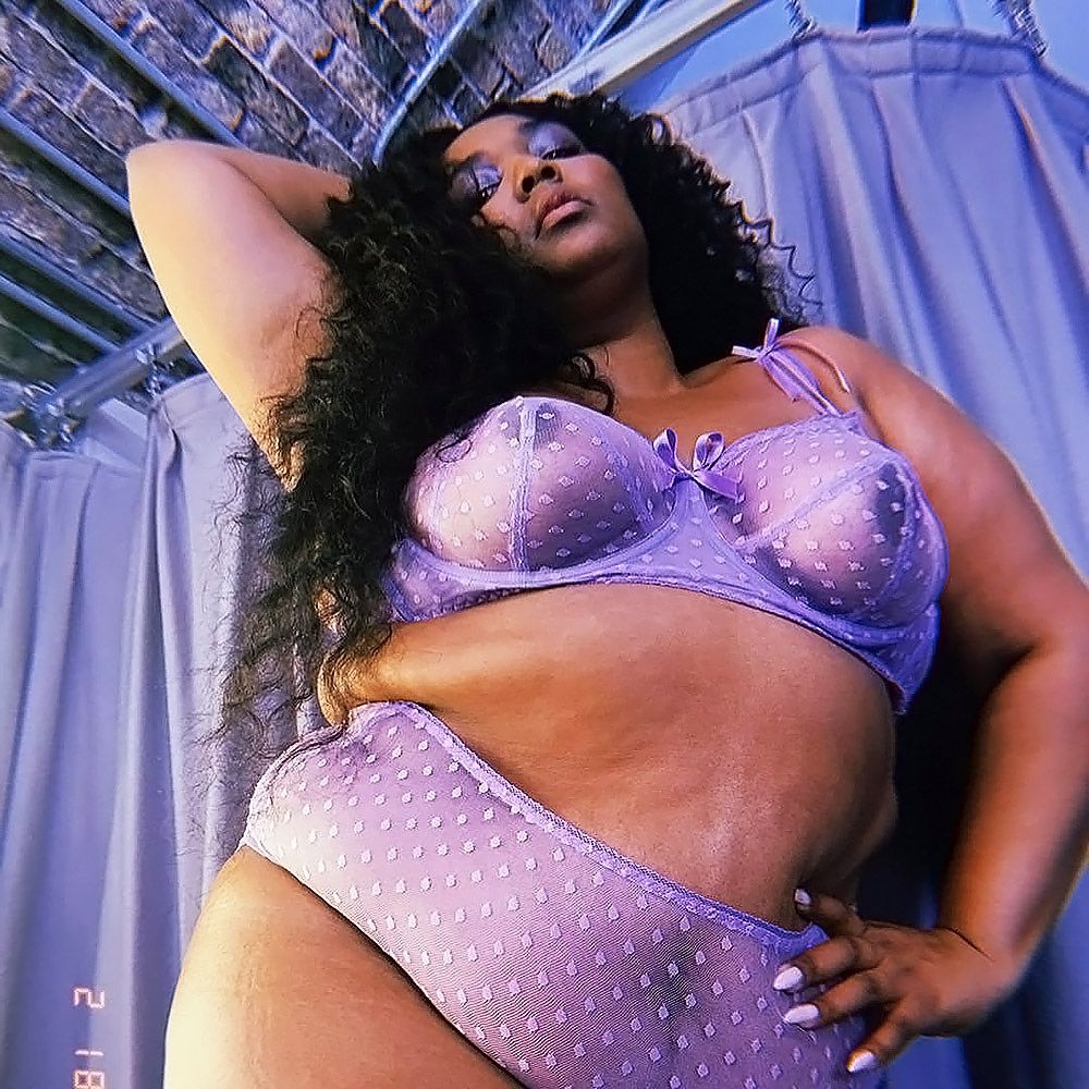 Lizzo Nude & Sexy 0041