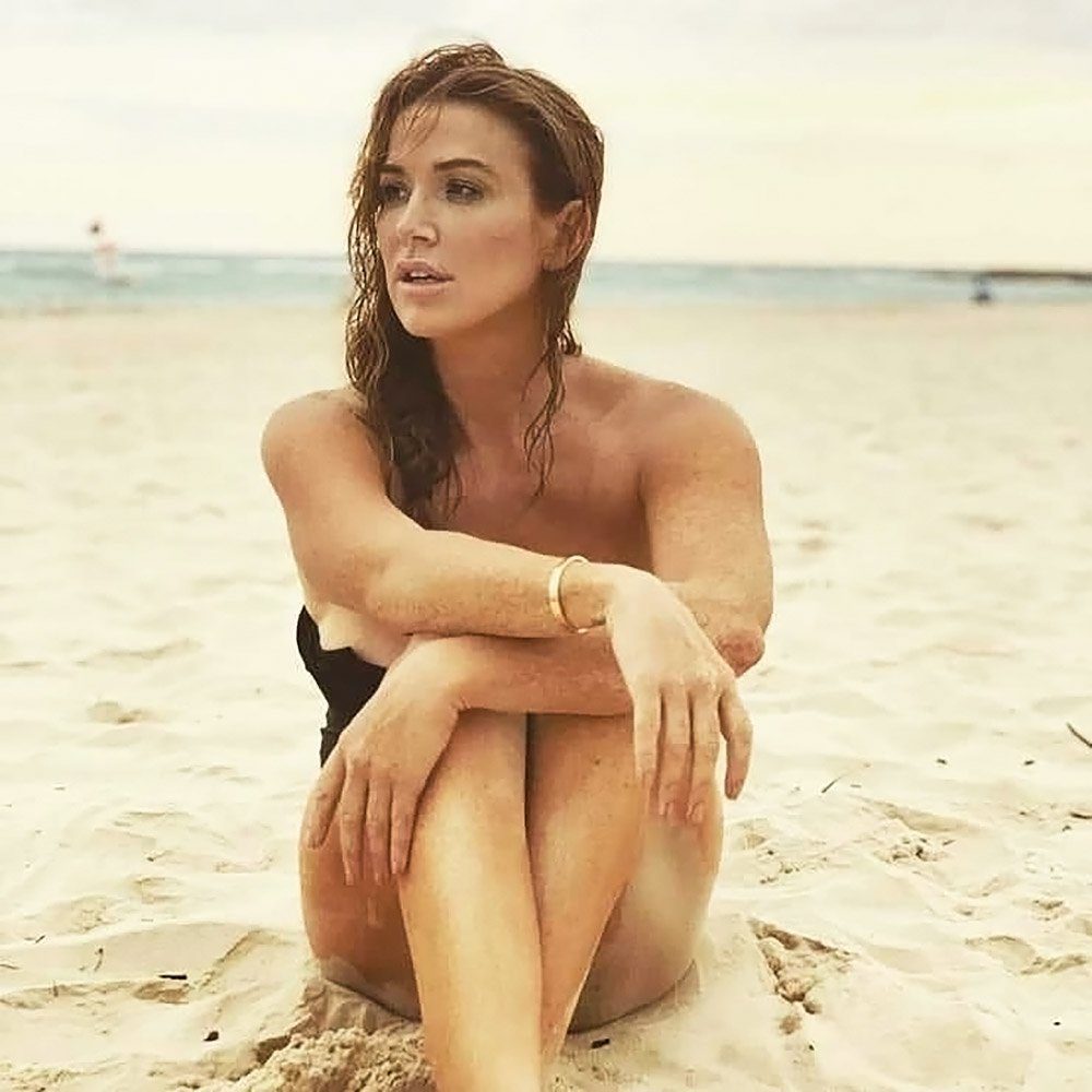 Poppy Montgomery Nude & Sexy 0034