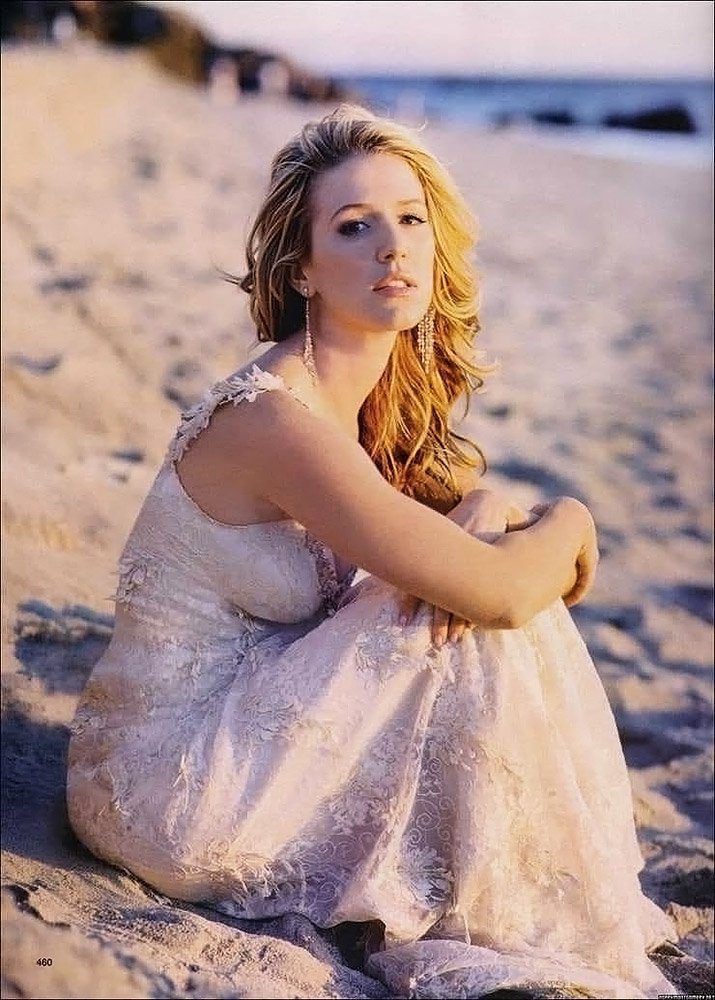 Poppy Montgomery Nude & Sexy 0053