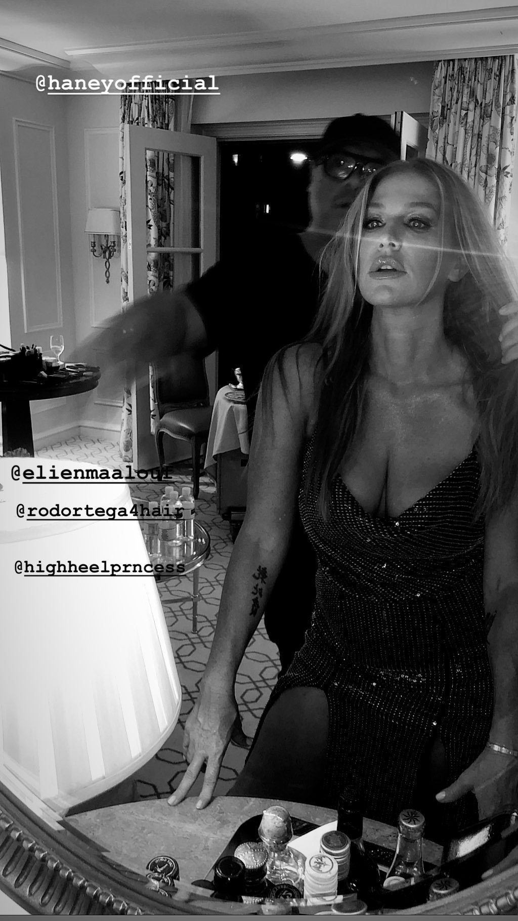 Poppy Montgomery Nude & Sexy 0077