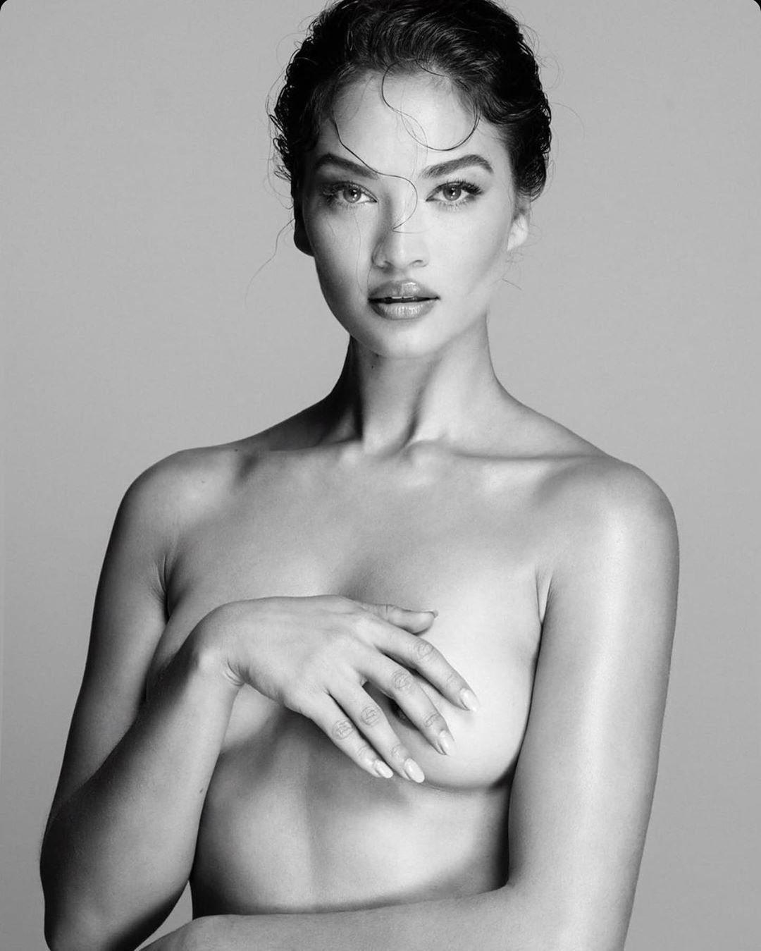 Shanina Shaik Nude & Sexy Collection 0026