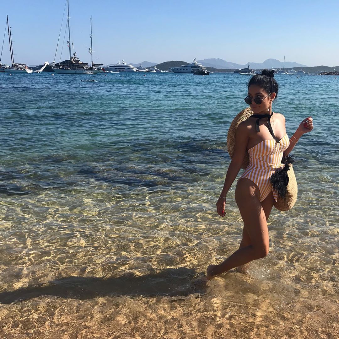 Vanessa Hudgens Sexy 0010