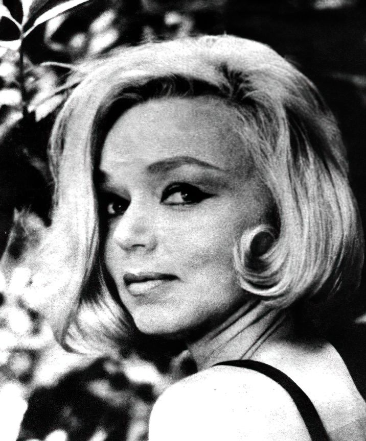 Yvette Vickers Nude 0017