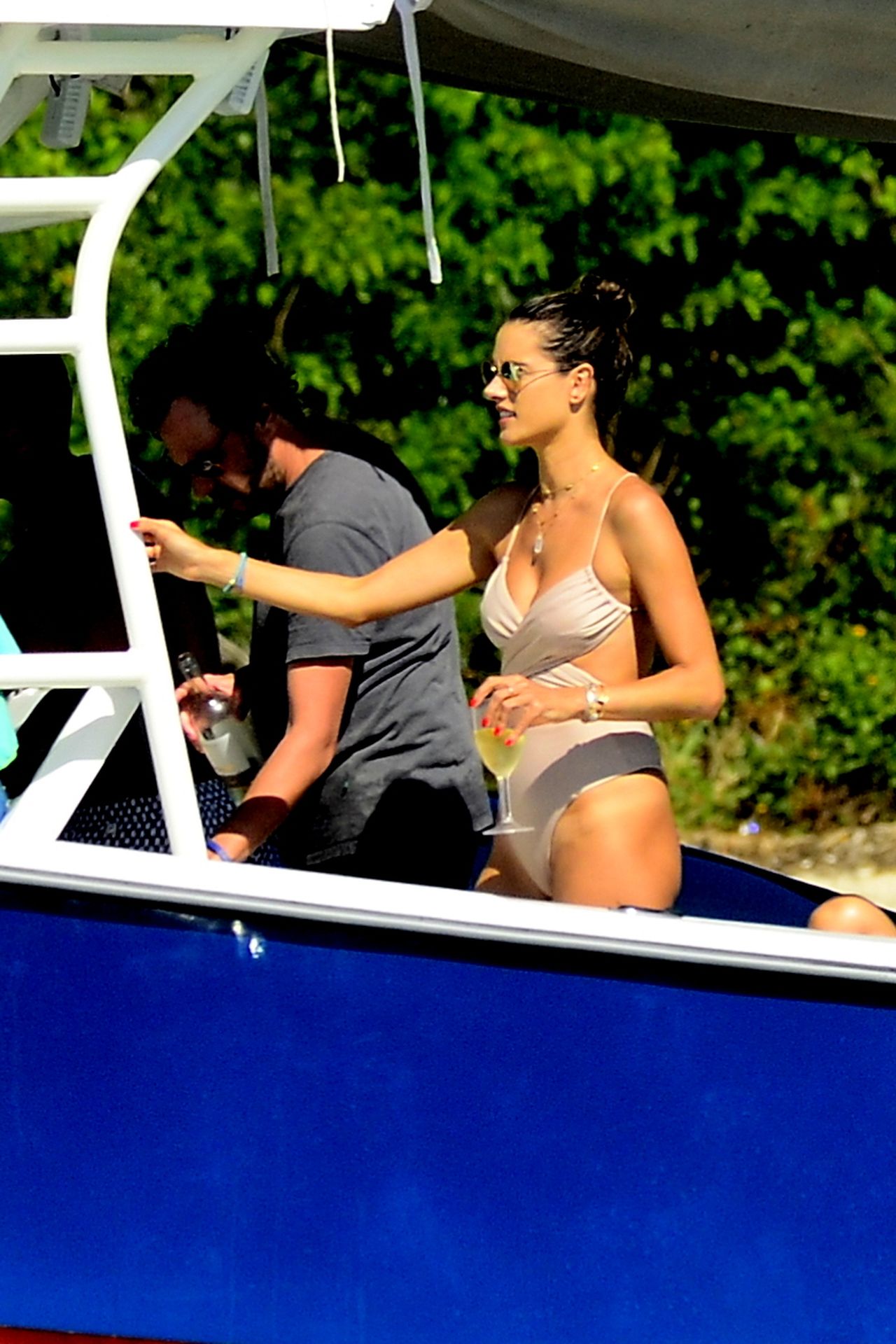 Alessandra Ambrosio Hot 0005