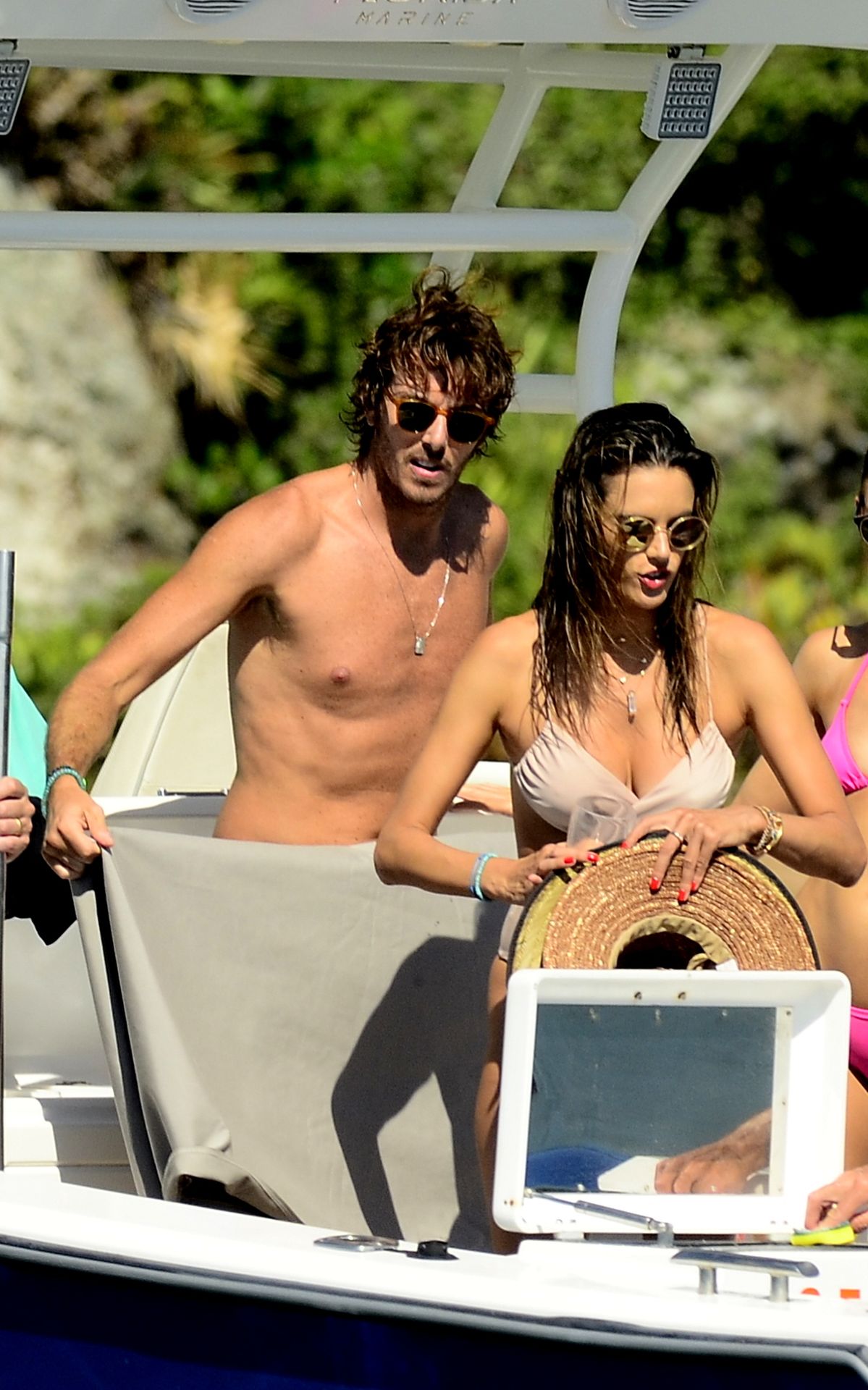 Alessandra Ambrosio Hot 0021