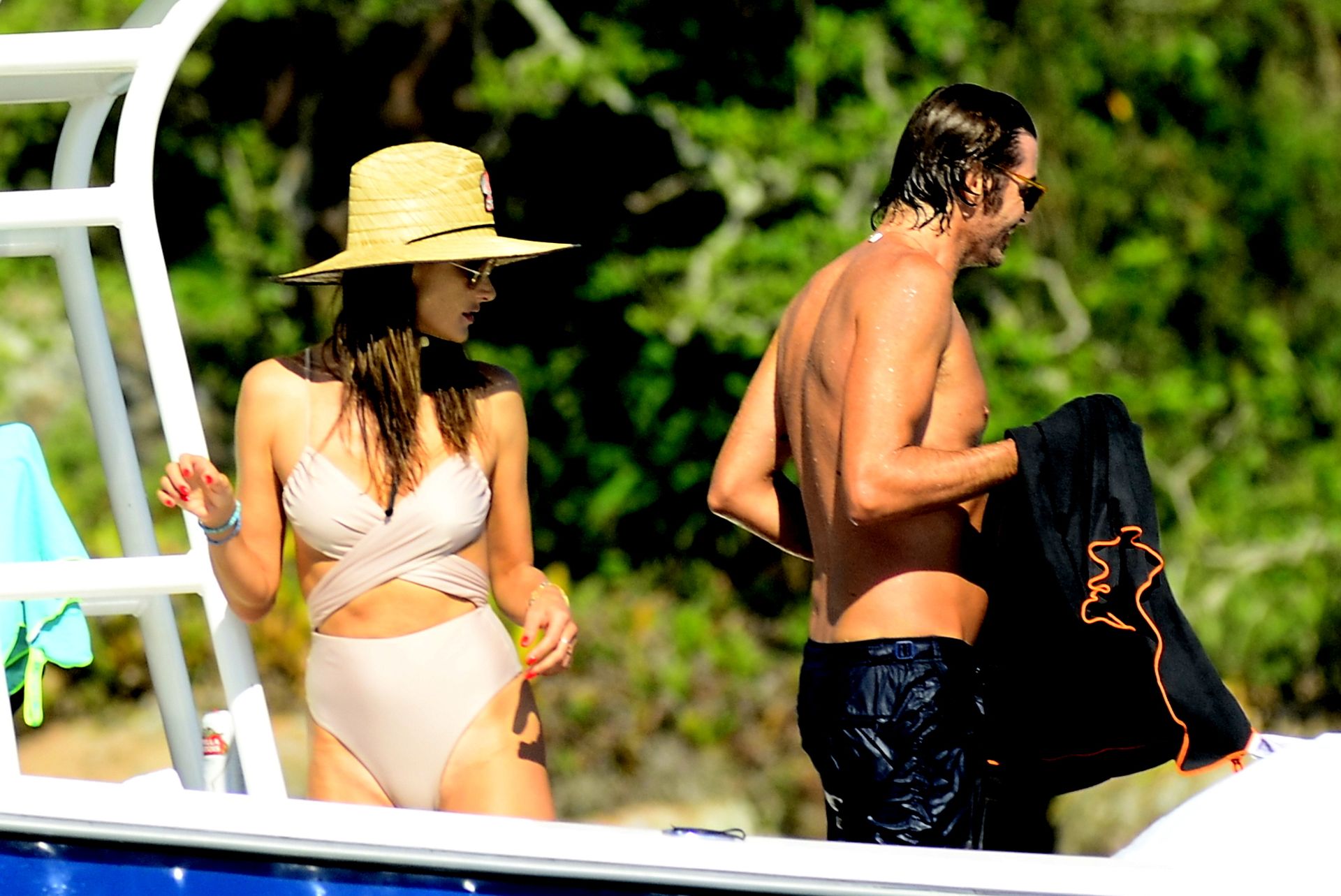 Alessandra Ambrosio Hot 0032