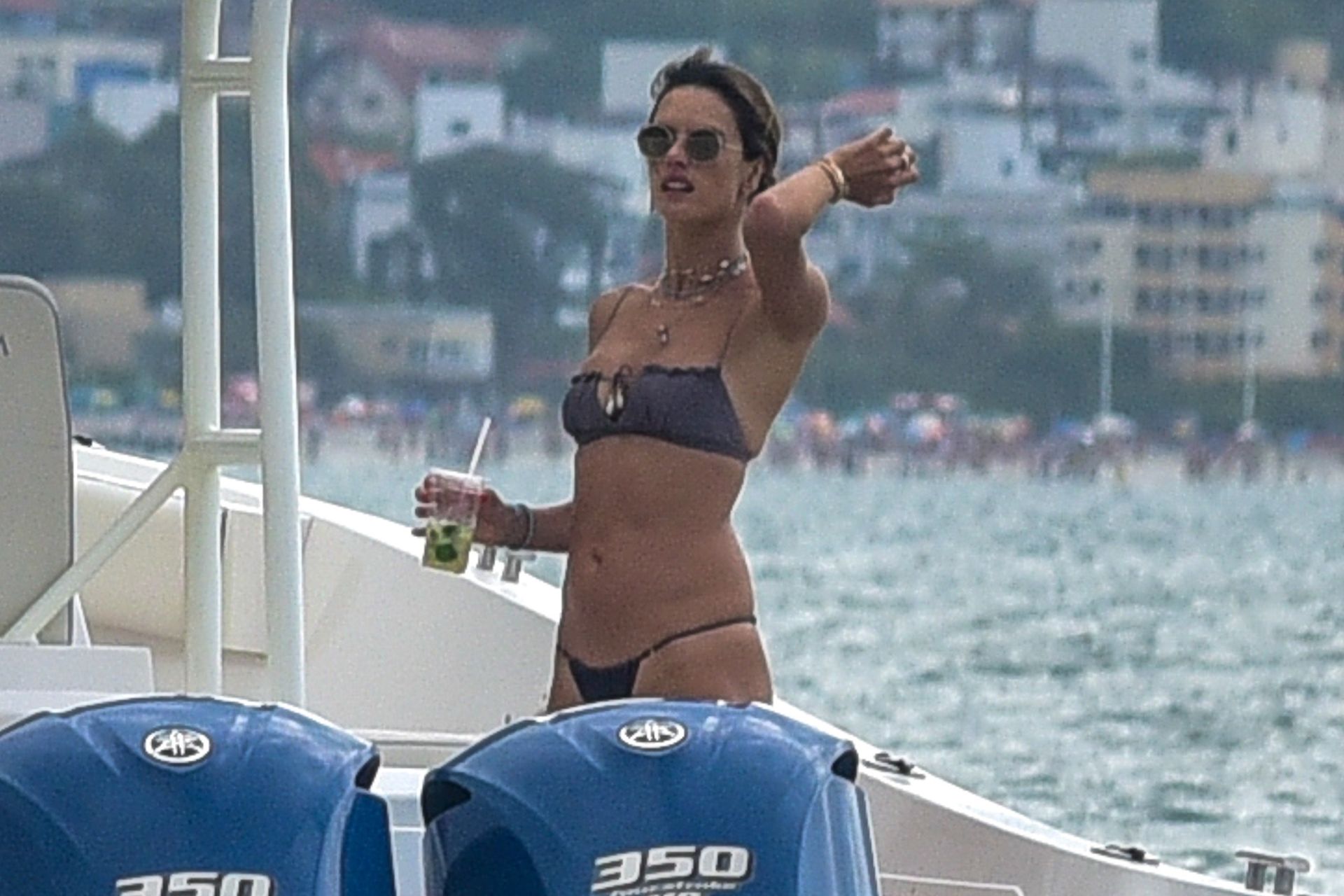 Alessandra Ambrosio Sexy 0072