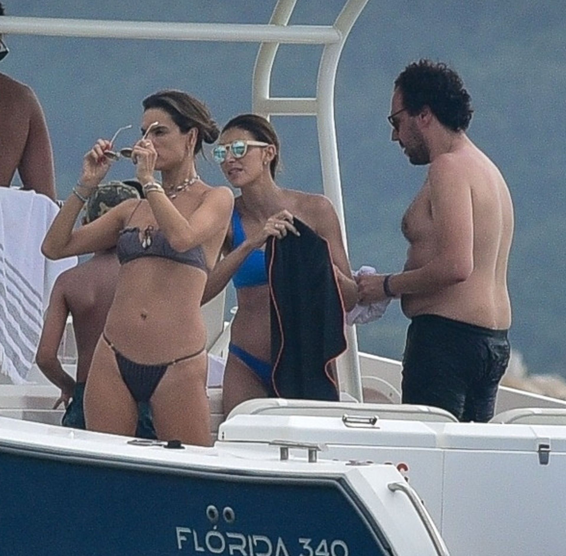 Alessandra Ambrosio Sexy 0085