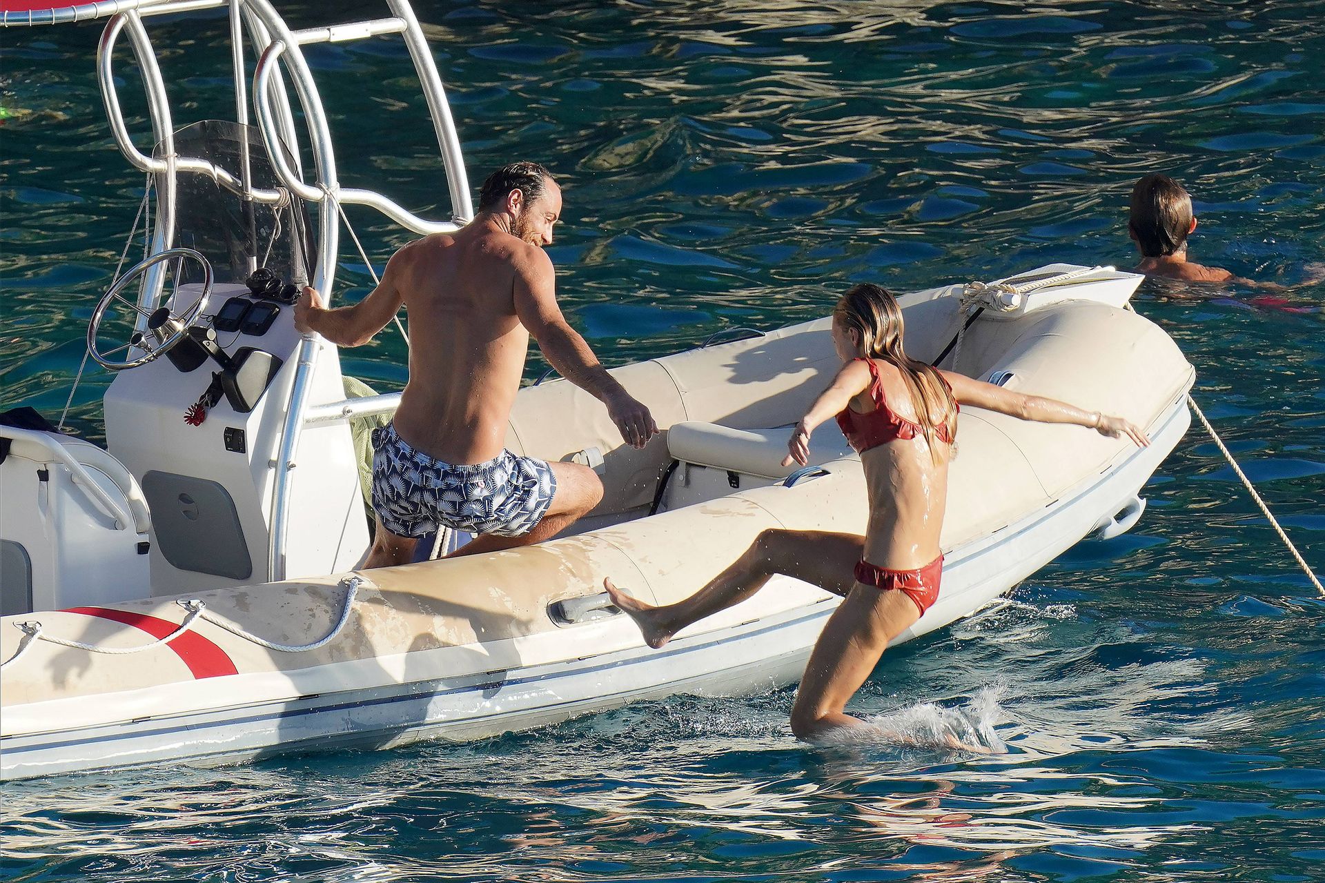 Alizée Thevenet, Pippa Middleton Sexy 0021