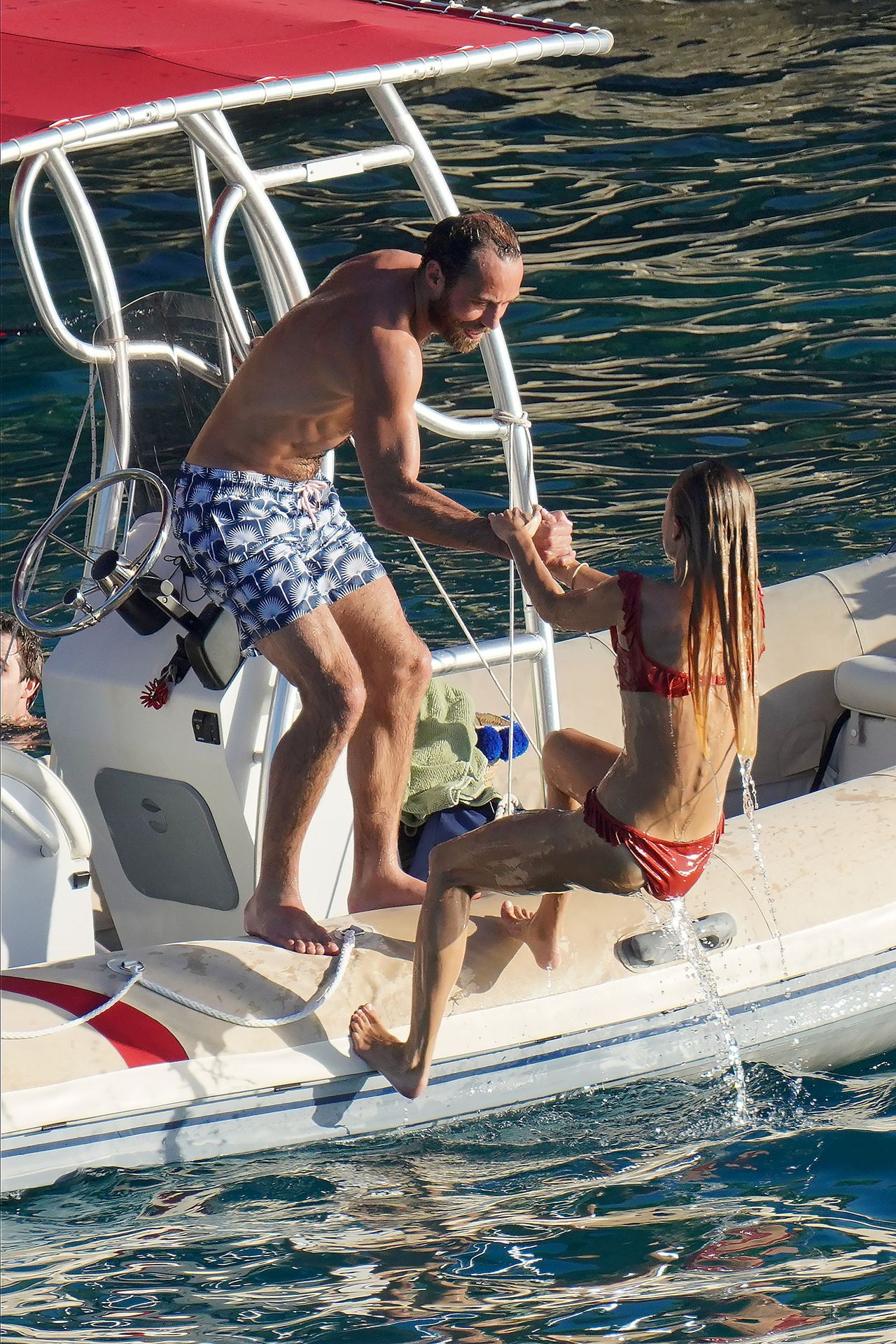 Alizée Thevenet, Pippa Middleton Sexy 0023