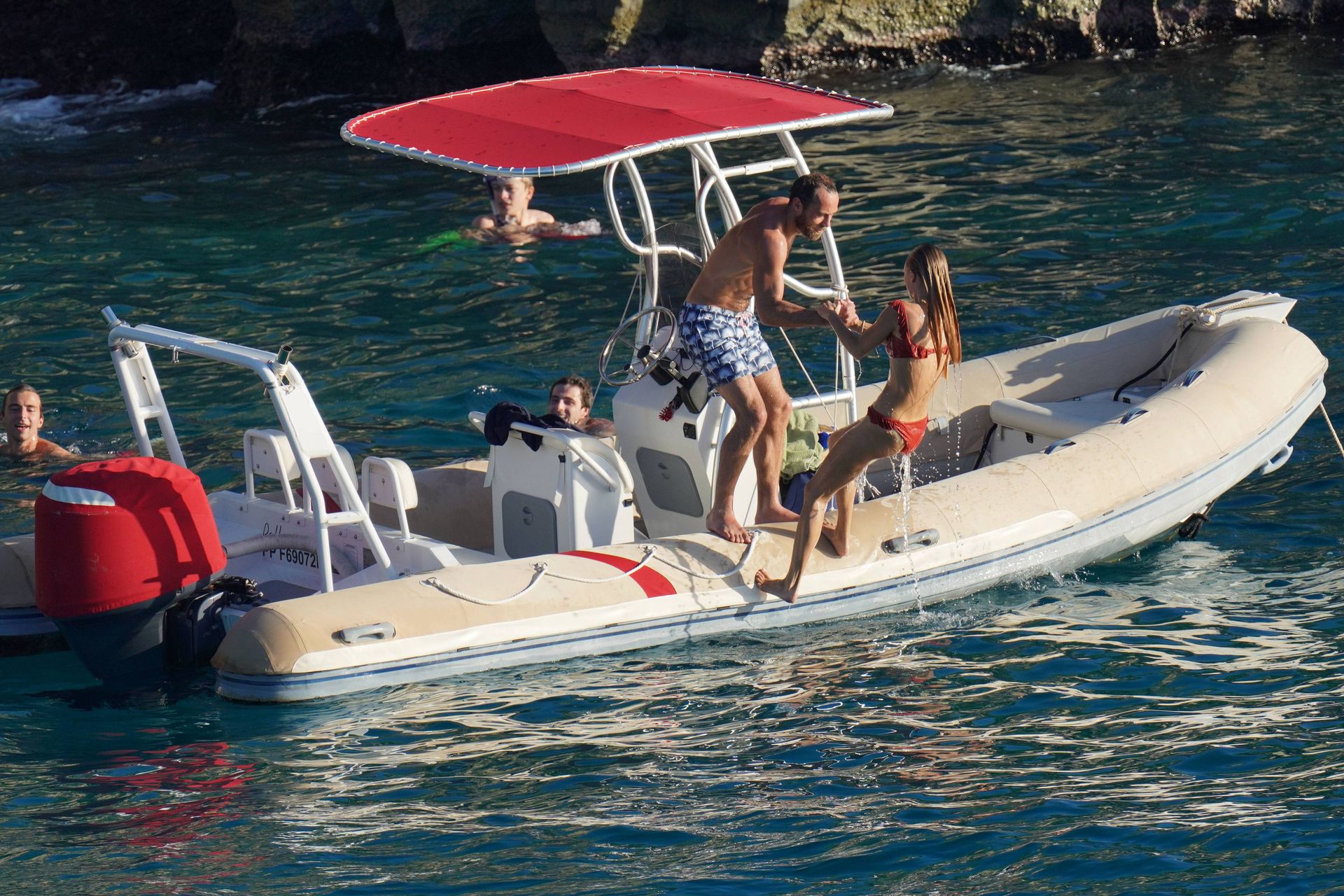 Alizée Thevenet, Pippa Middleton Sexy 0024