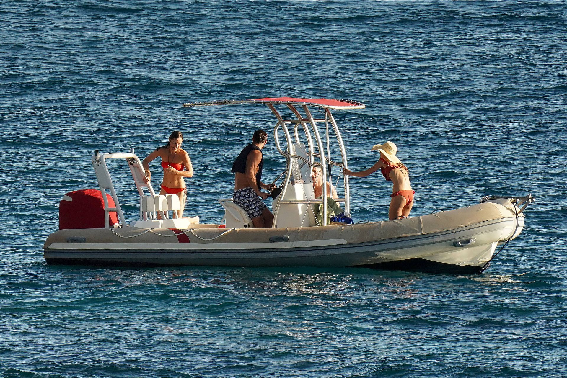 Alizée Thevenet, Pippa Middleton Sexy 0044