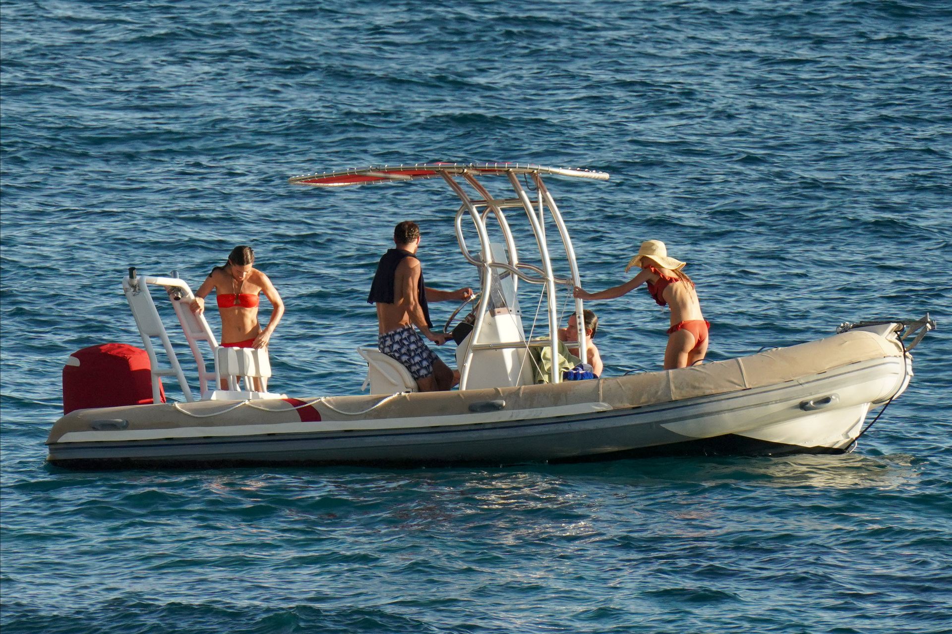 Alizée Thevenet, Pippa Middleton Sexy 0046