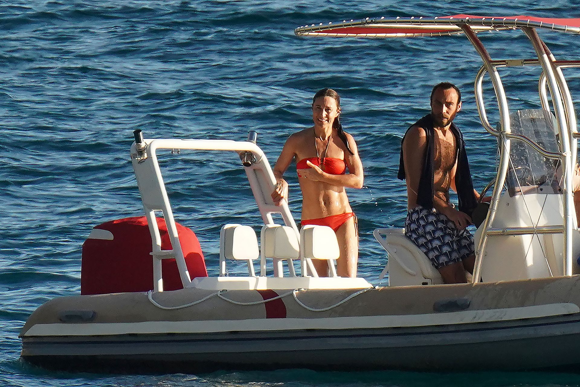 Alizée Thevenet, Pippa Middleton Sexy 0055