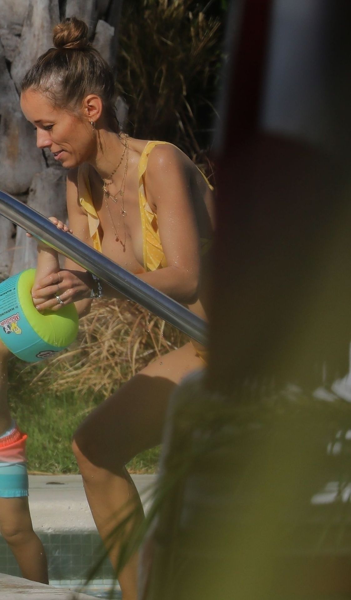 Annemarie Carpendale Sexy 0003