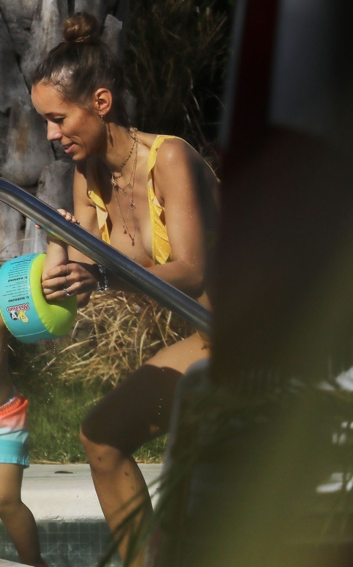 Annemarie Carpendale Sexy 0004