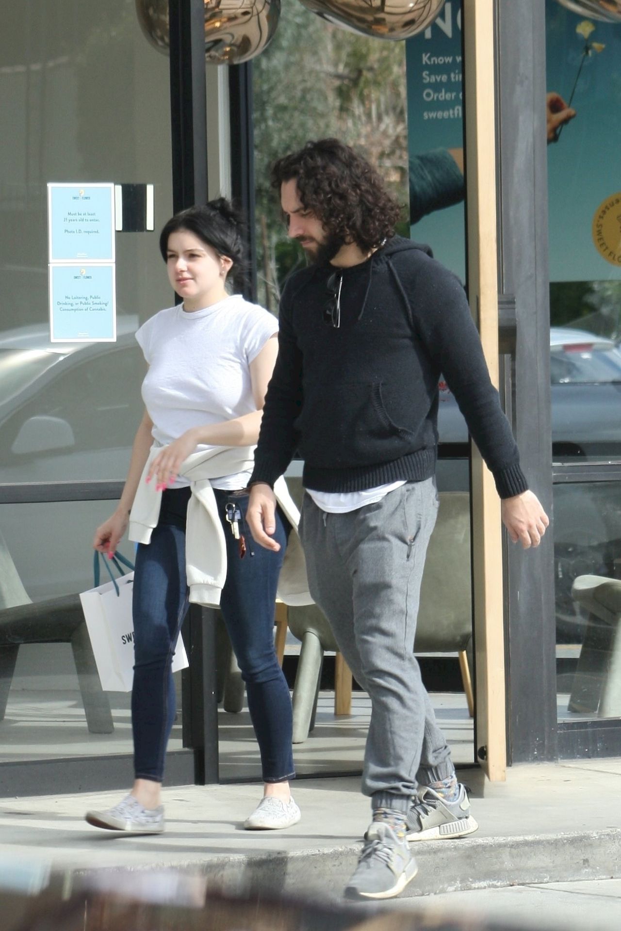 Ariel Winter Stocks Up On Cannabis And Groceries In Studio City 0007
