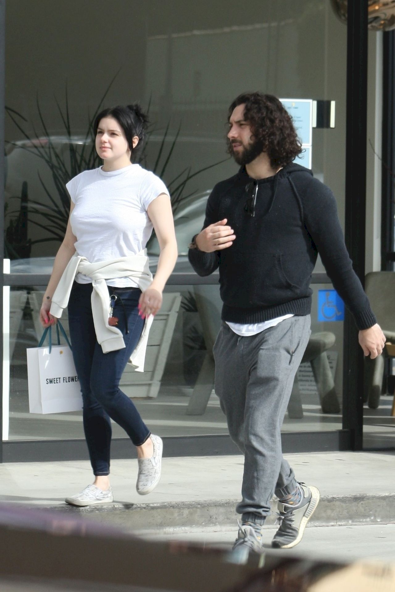 Ariel Winter Stocks Up On Cannabis And Groceries In Studio City 0013