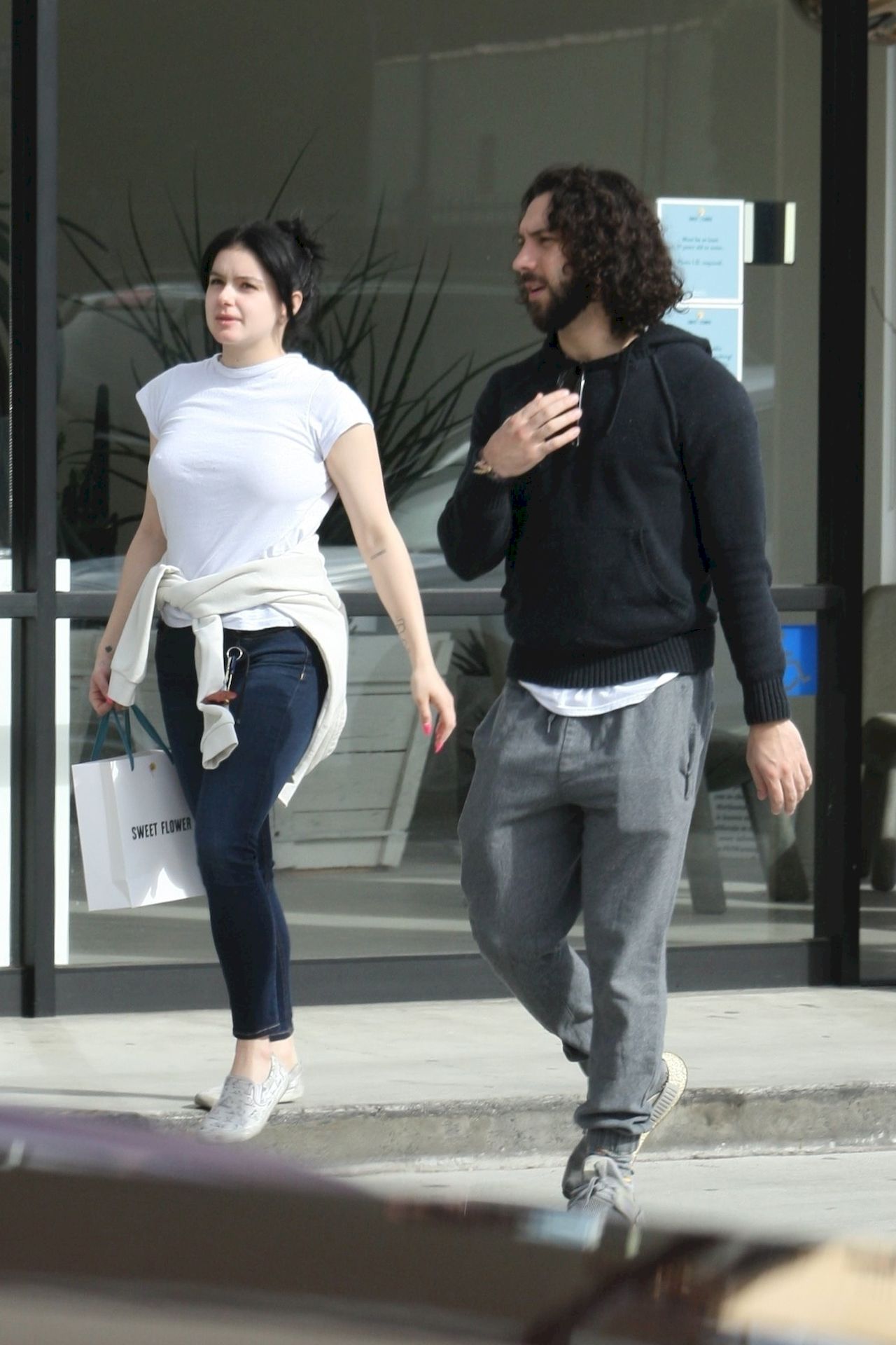 Ariel Winter Stocks Up On Cannabis And Groceries In Studio City 0014