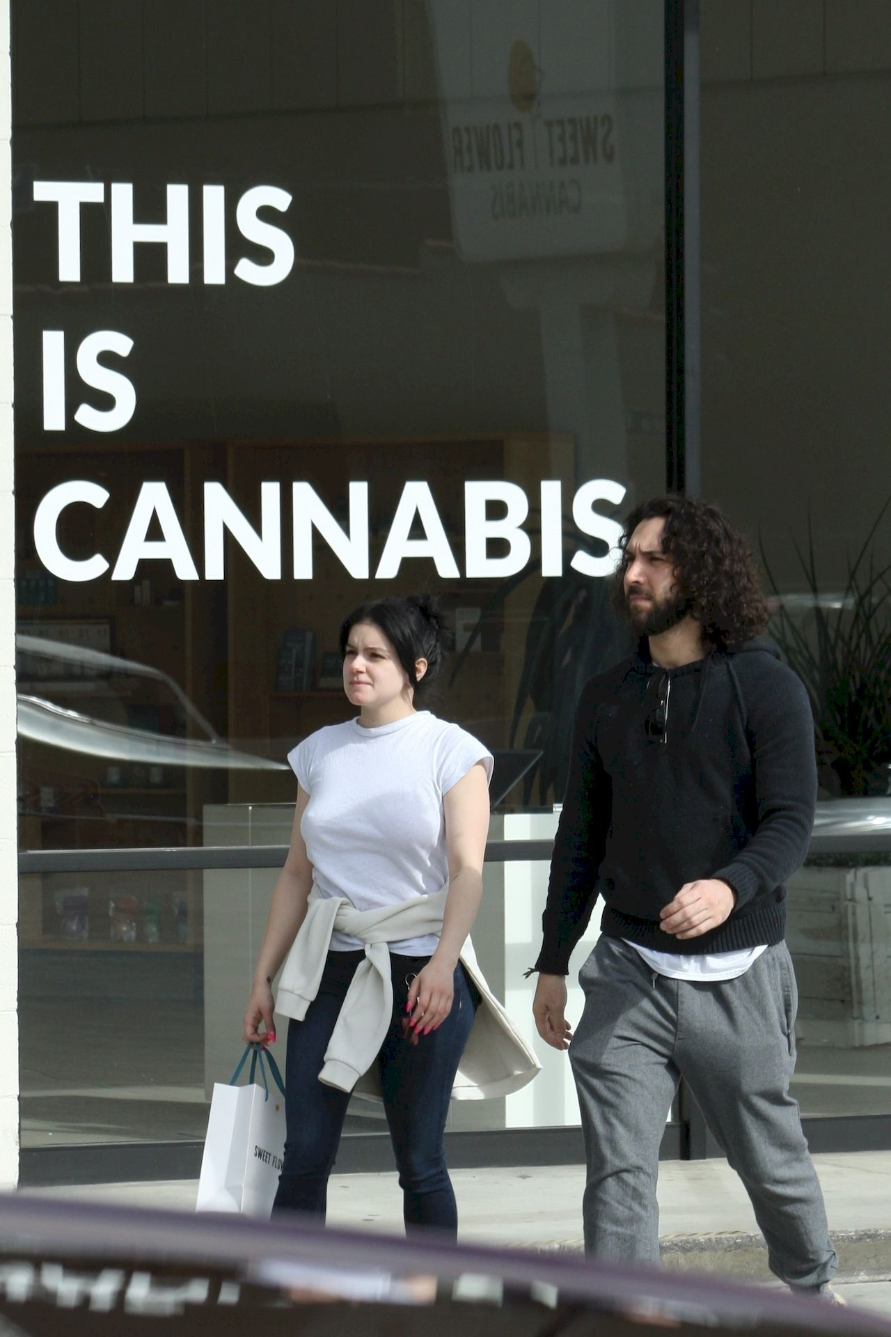 Ariel Winter Stocks Up On Cannabis And Groceries In Studio City 0019