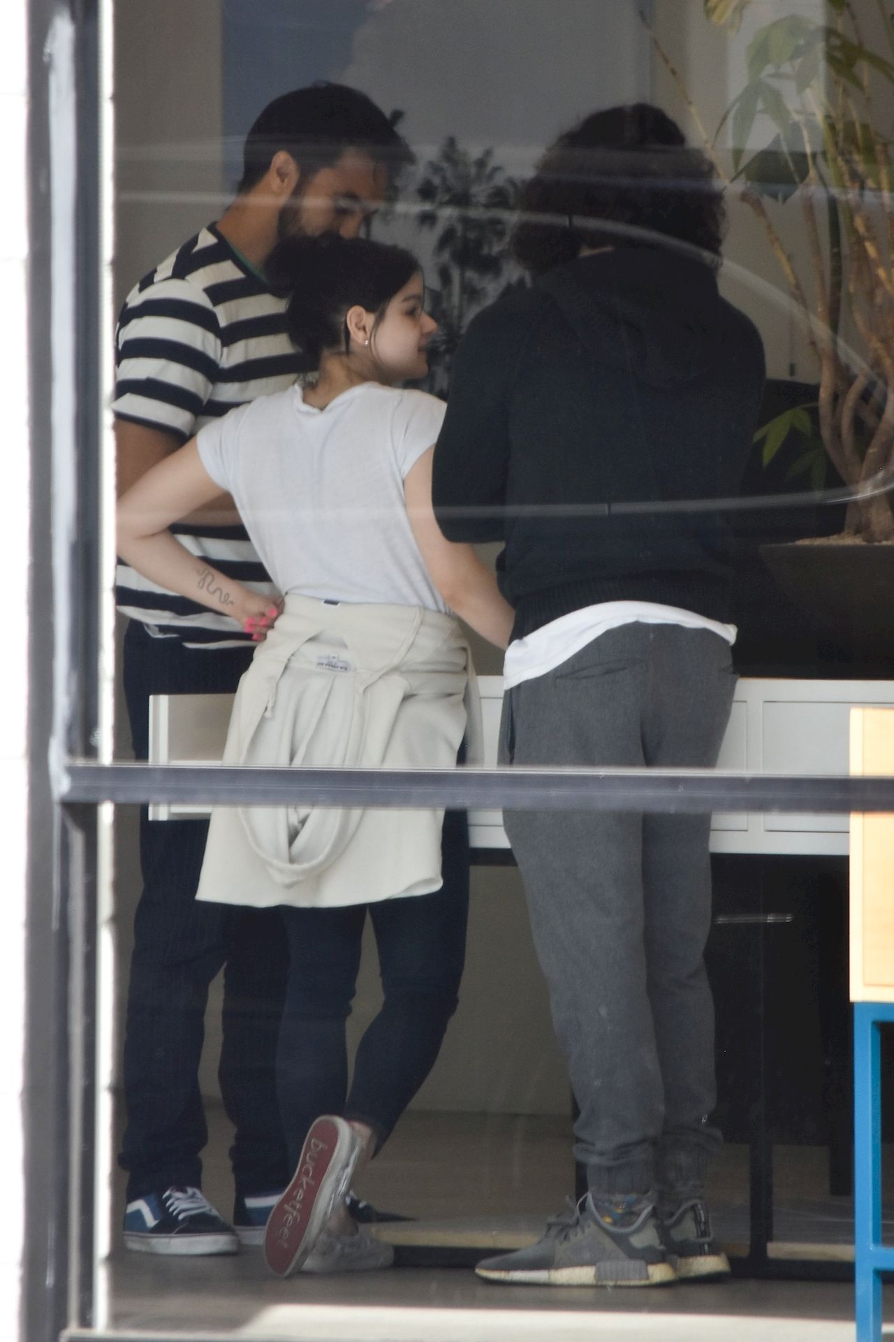 Ariel Winter Stocks Up On Cannabis And Groceries In Studio City 0030