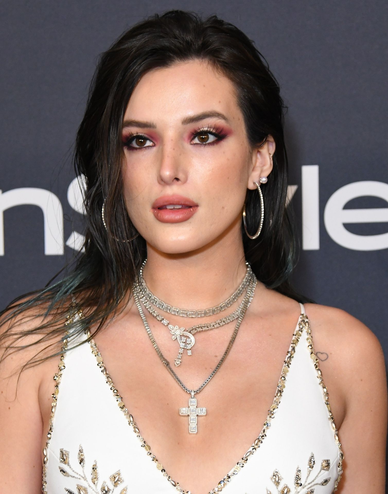 Bella Thorne & Dani Thorne Sexy 0021