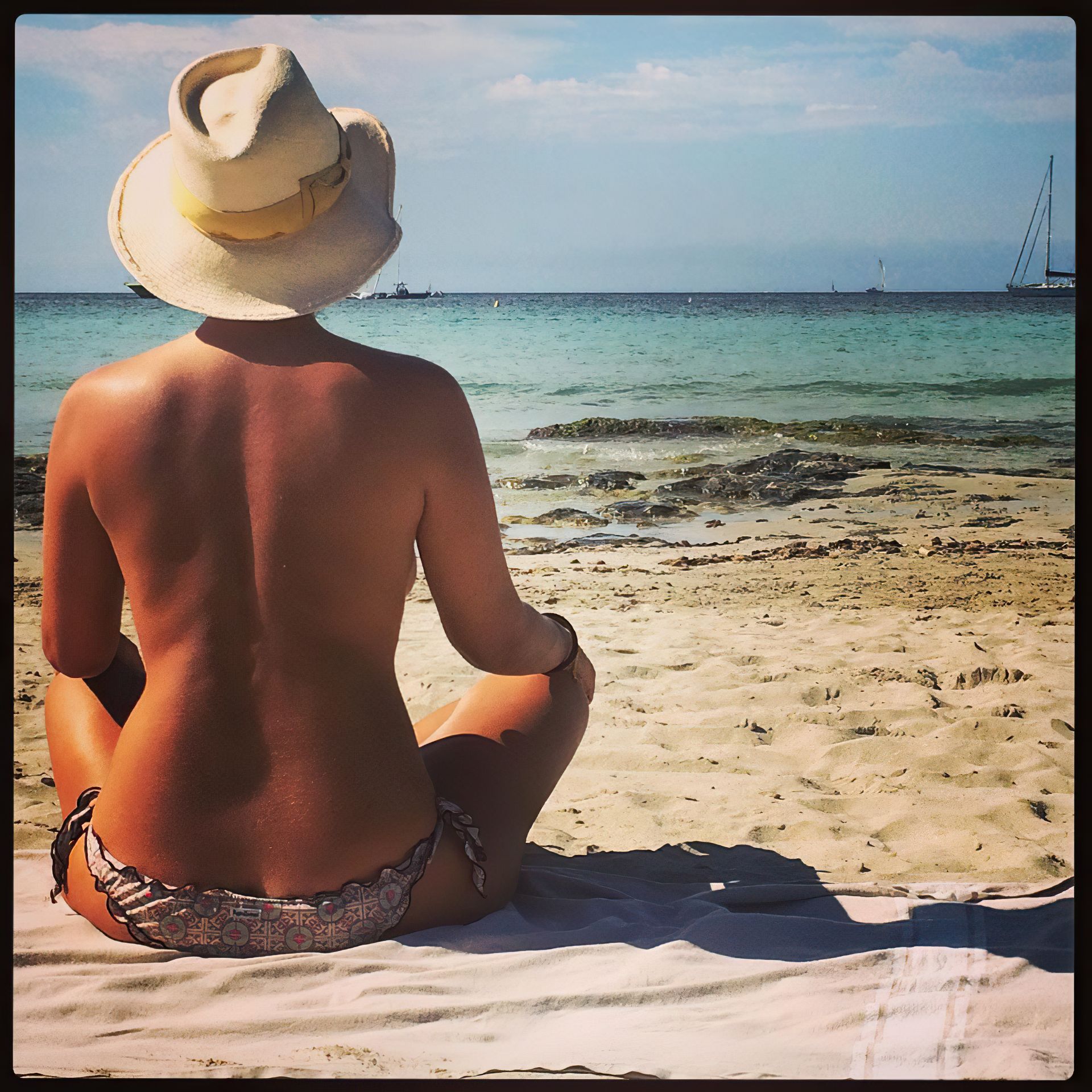 Camila Raznovich Nude & Sexy 0002