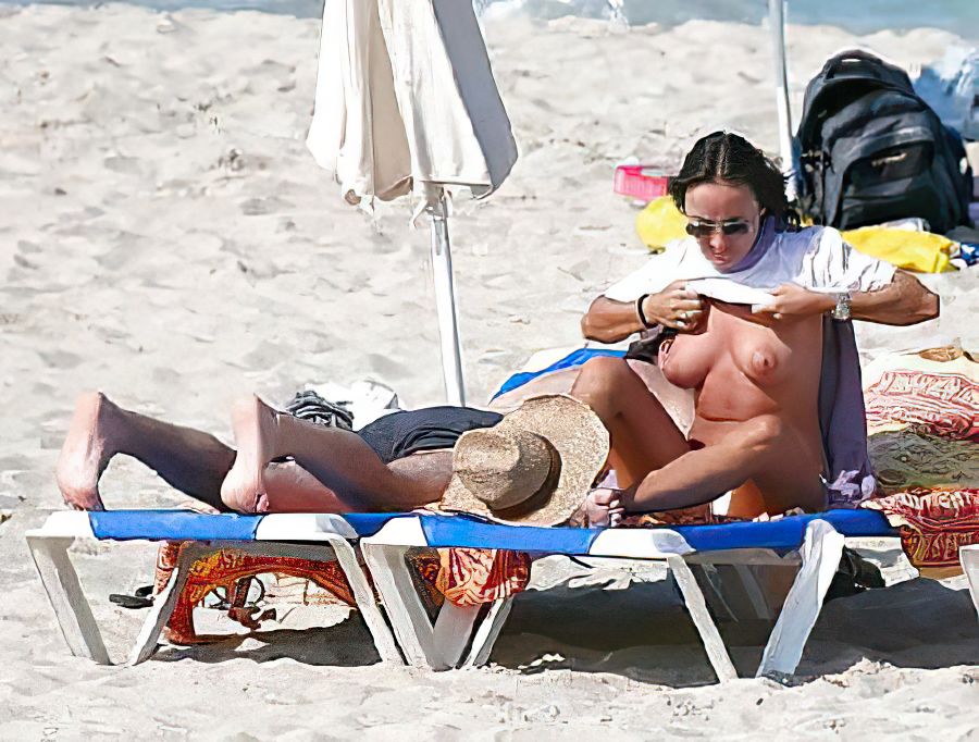 Camila Raznovich Nude & Sexy 0042