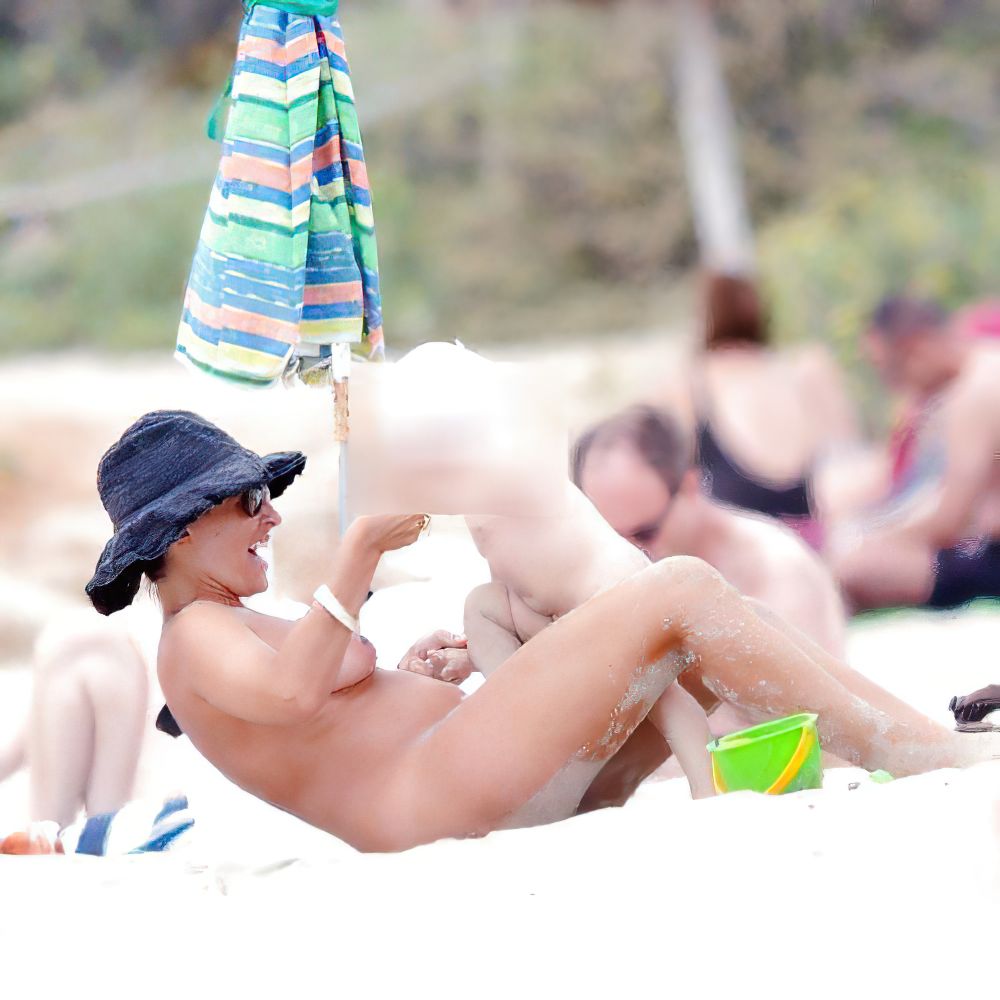 Camila Raznovich Nude & Sexy 0048