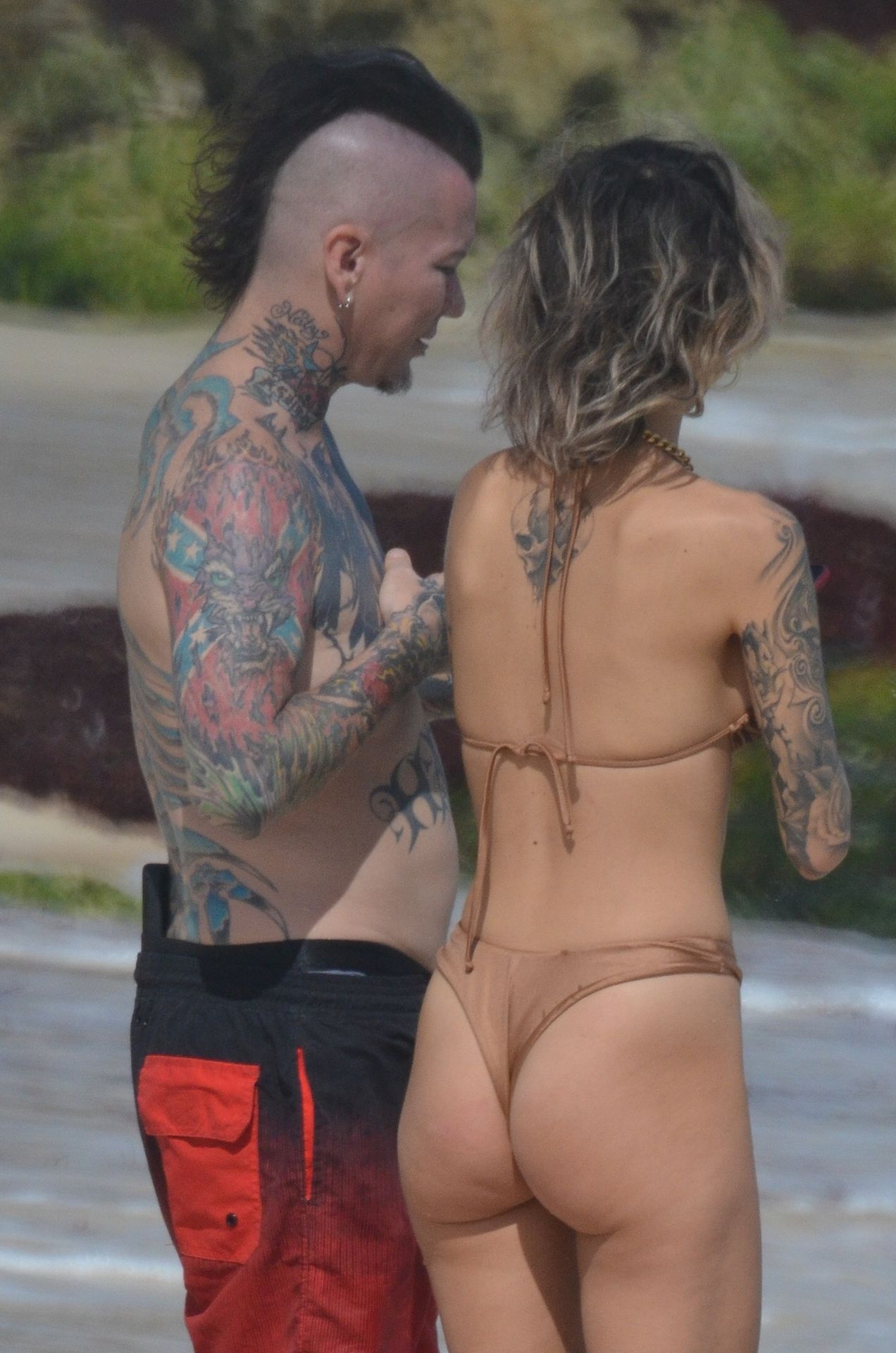 Dj Ashba And His Sexy Wife Nathalia Enjoy The Sunshine In Tulum 0009
