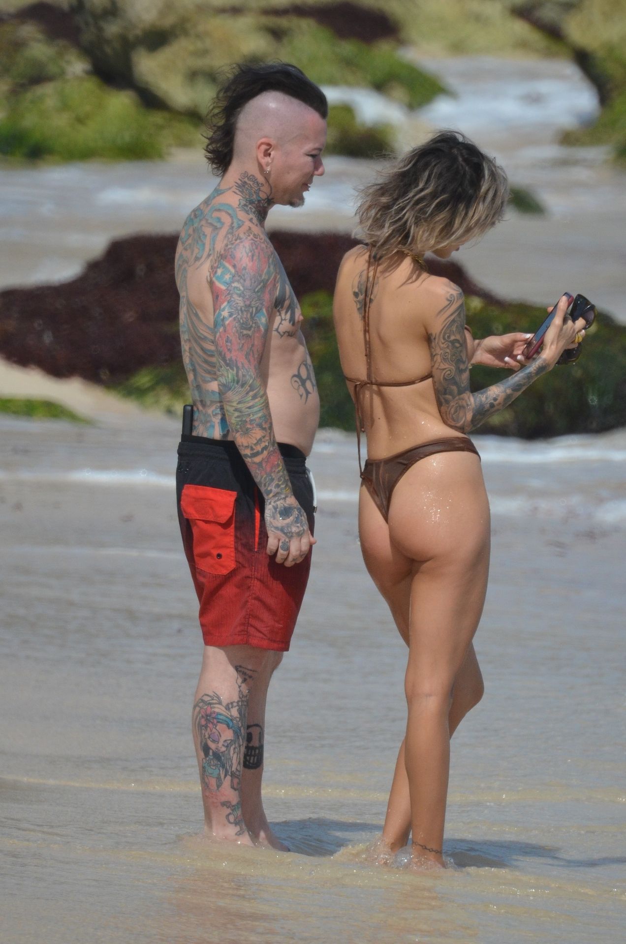 Dj Ashba And His Sexy Wife Nathalia Enjoy The Sunshine In Tulum 0010