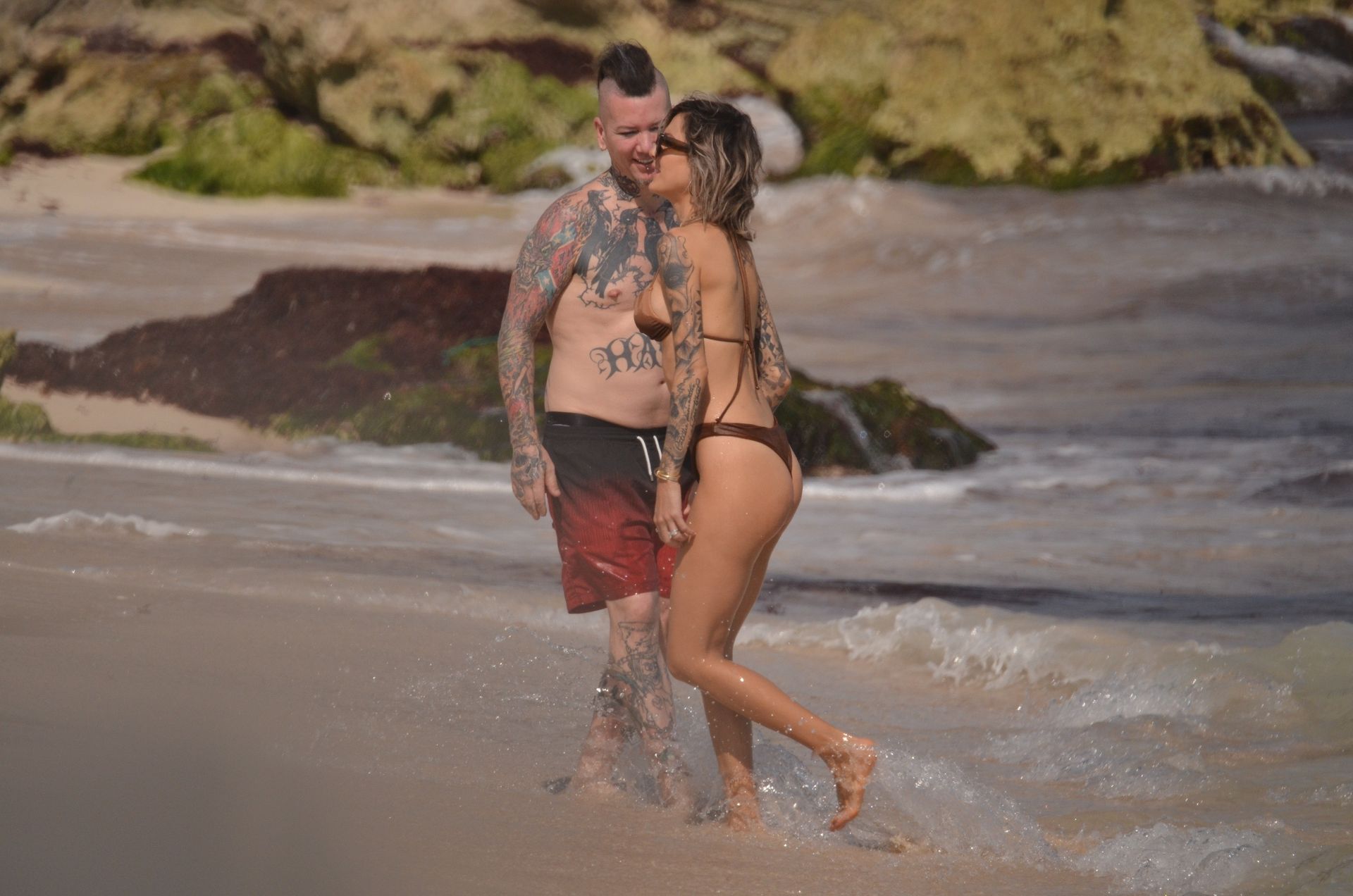 Dj Ashba And His Sexy Wife Nathalia Enjoy The Sunshine In Tulum 0012