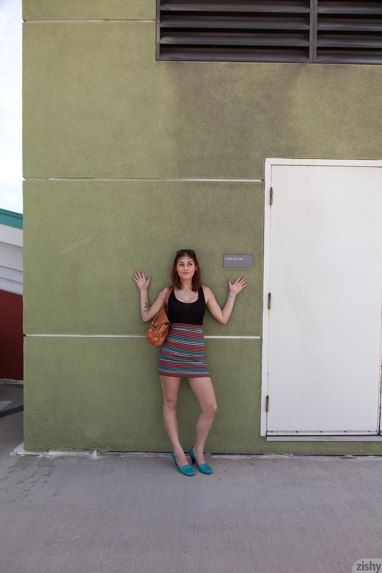 Helena De Sesa Without A Roof Zishy (38)