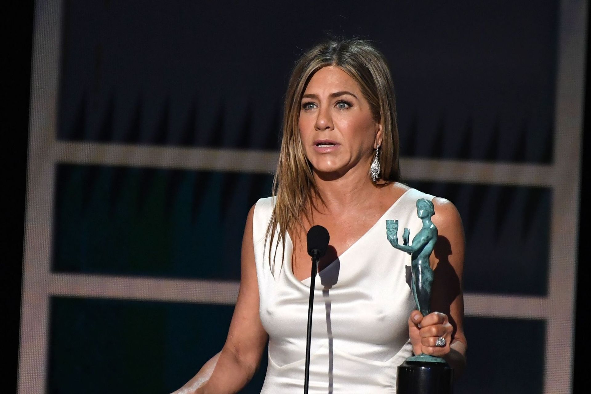 Jennifer Aniston’s Pokies At The Sag Awards 0108