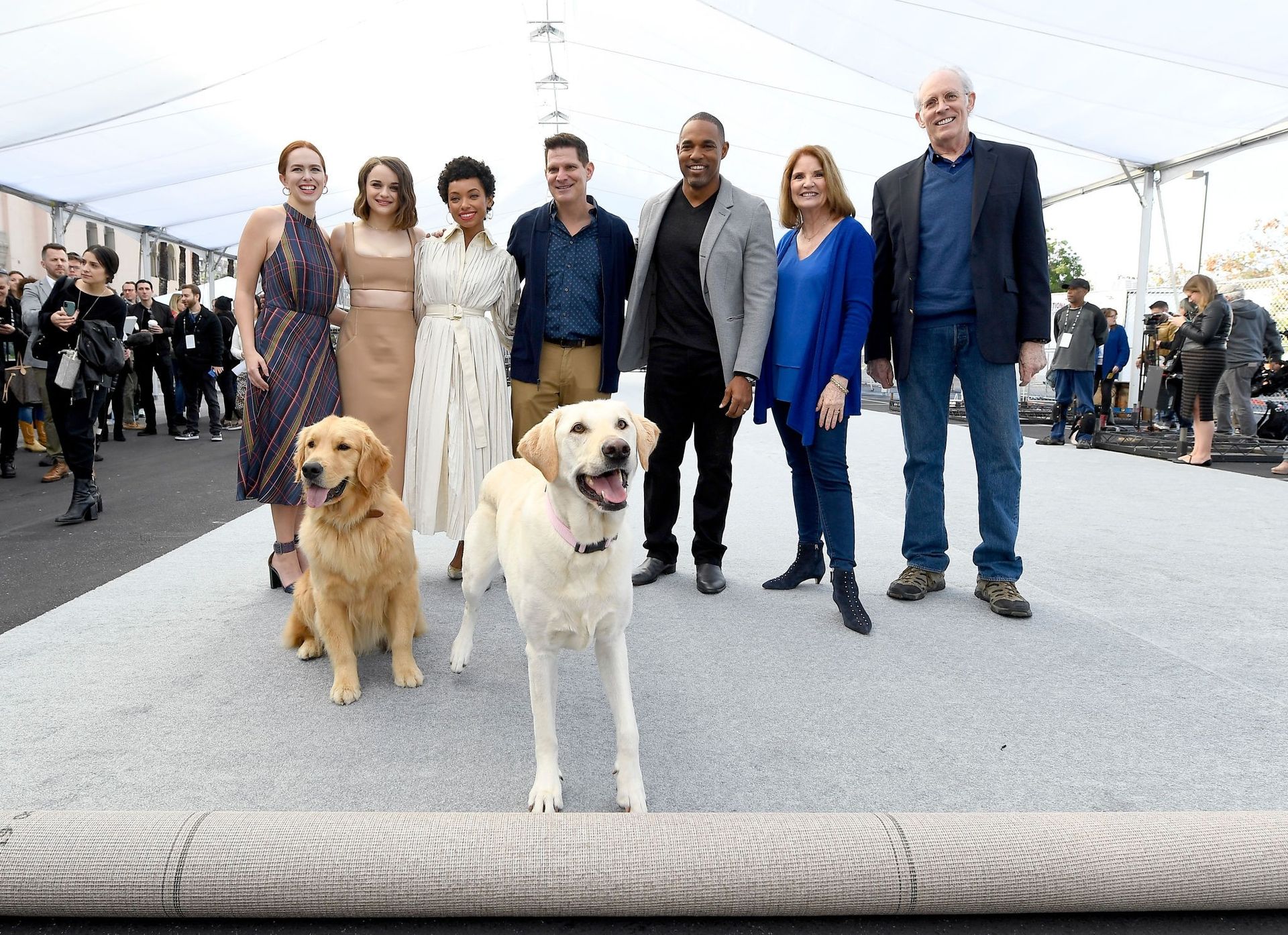 Joey King Flaunts Her Cleavage At The 2020 Sag Red Carpet Rollout 0005