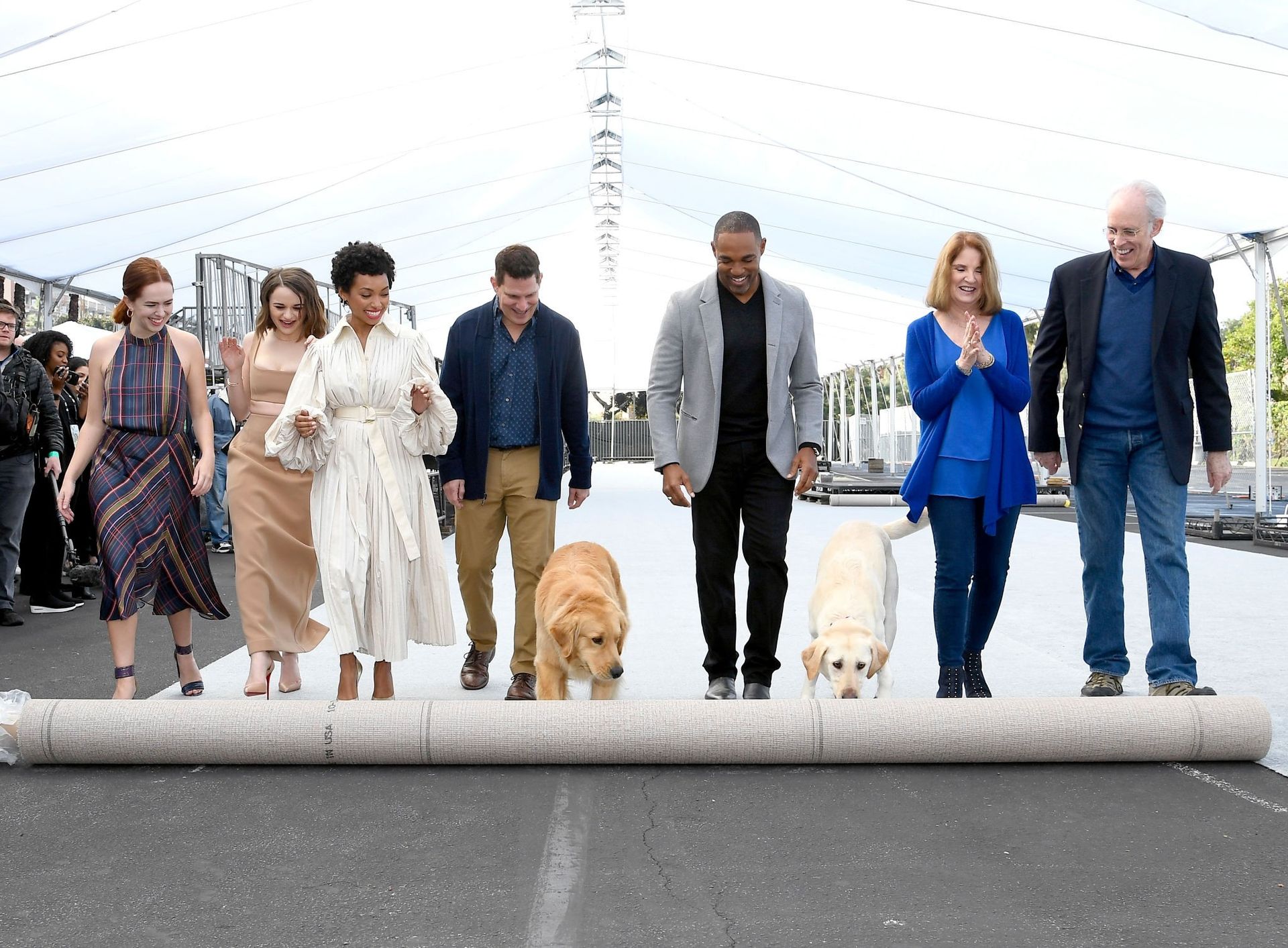 Joey King Flaunts Her Cleavage At The 2020 Sag Red Carpet Rollout 0013