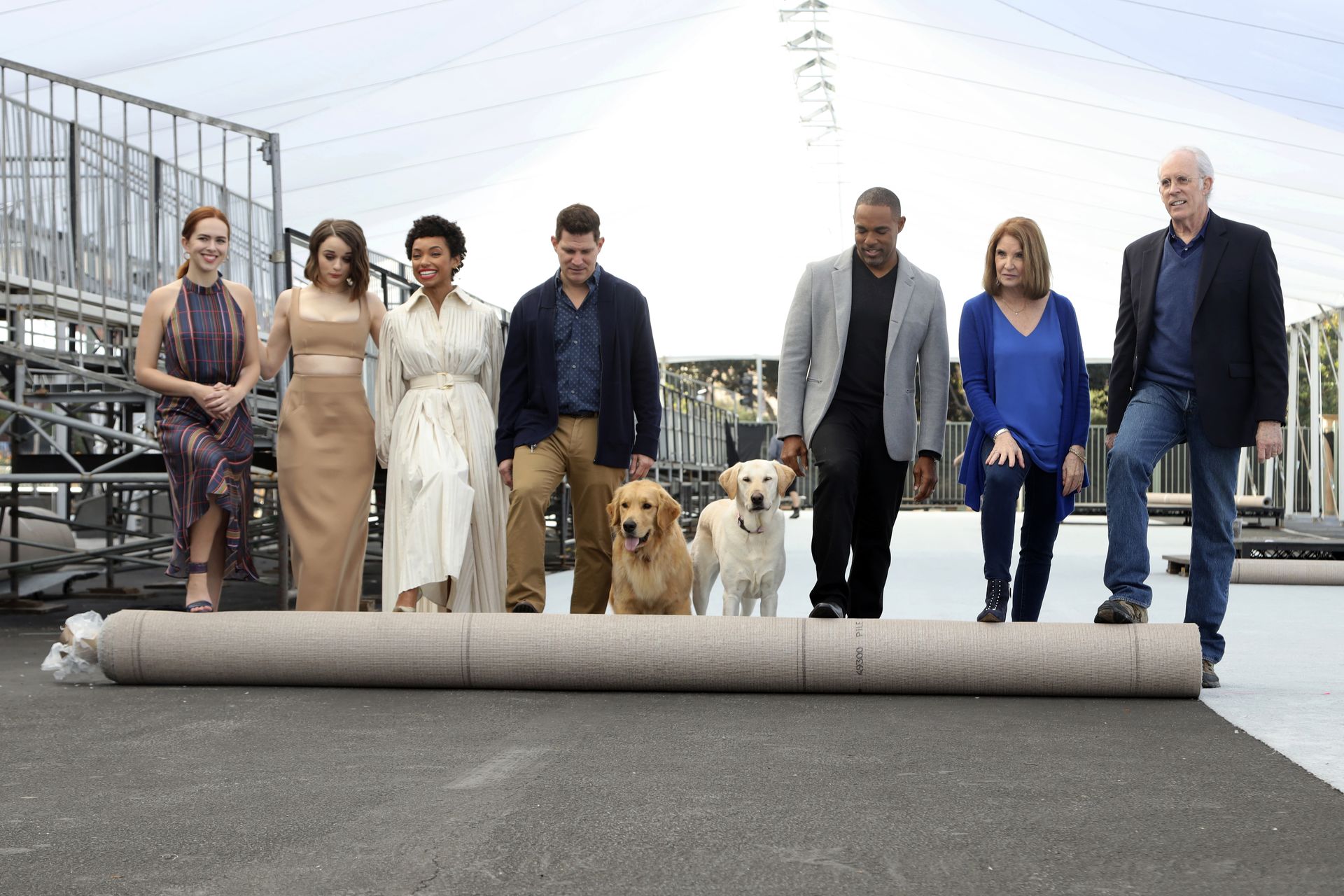 Joey King Flaunts Her Cleavage At The 2020 Sag Red Carpet Rollout 0024