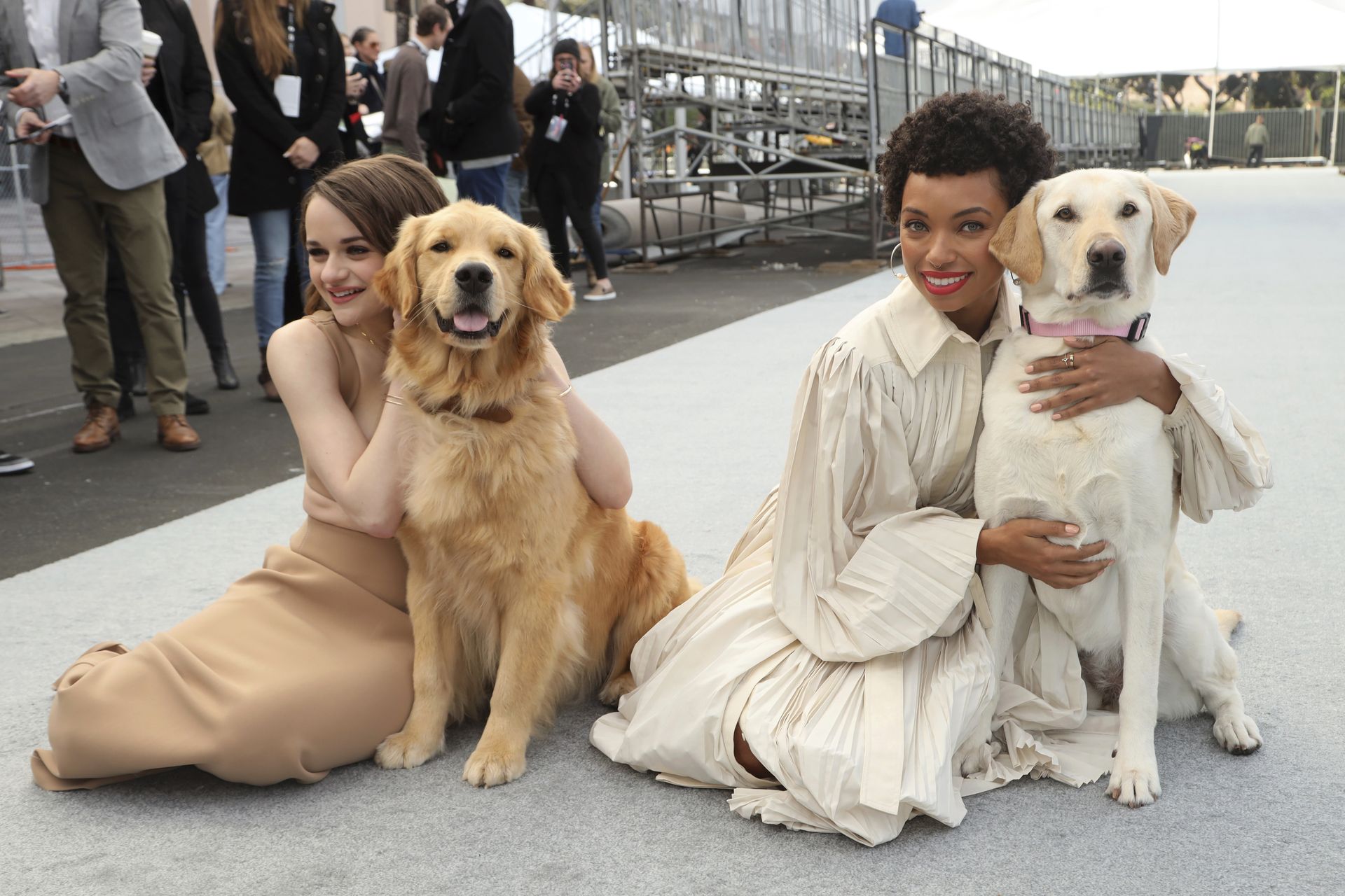 Joey King Flaunts Her Cleavage At The 2020 Sag Red Carpet Rollout 0028