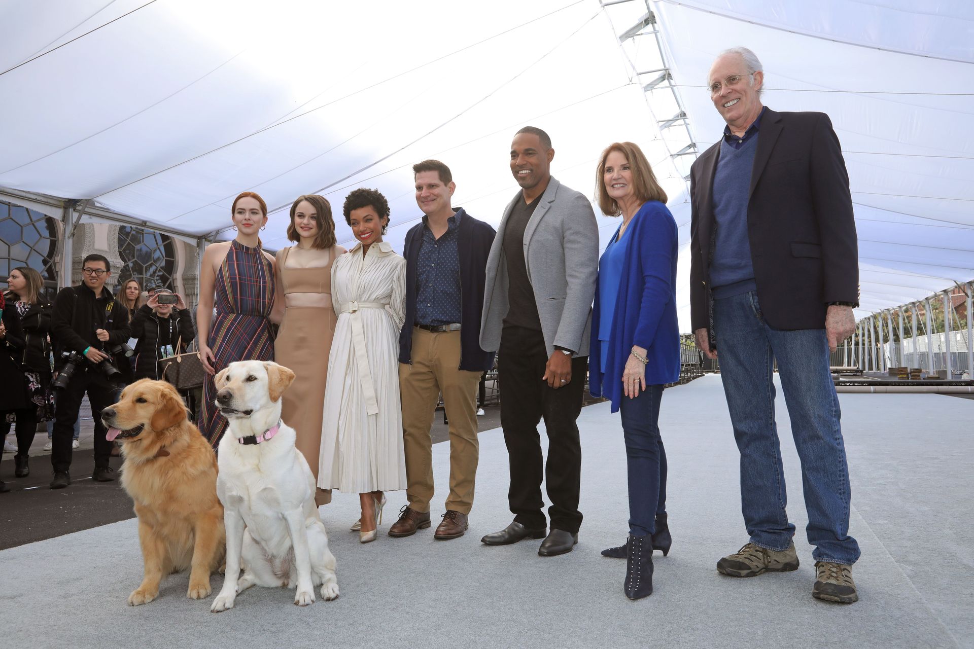 Joey King Flaunts Her Cleavage At The 2020 Sag Red Carpet Rollout 0029