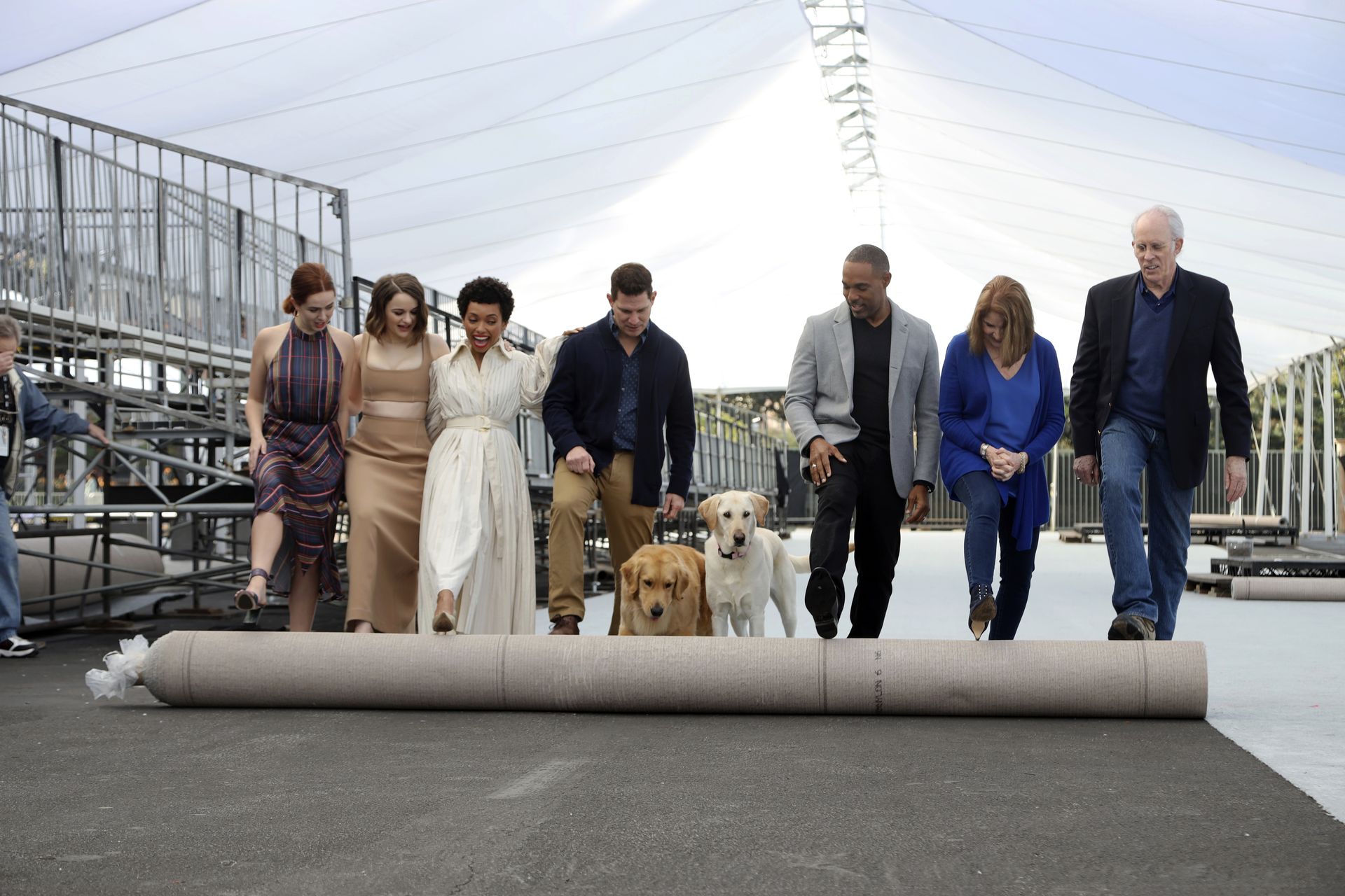 Joey King Flaunts Her Cleavage At The 2020 Sag Red Carpet Rollout 0030