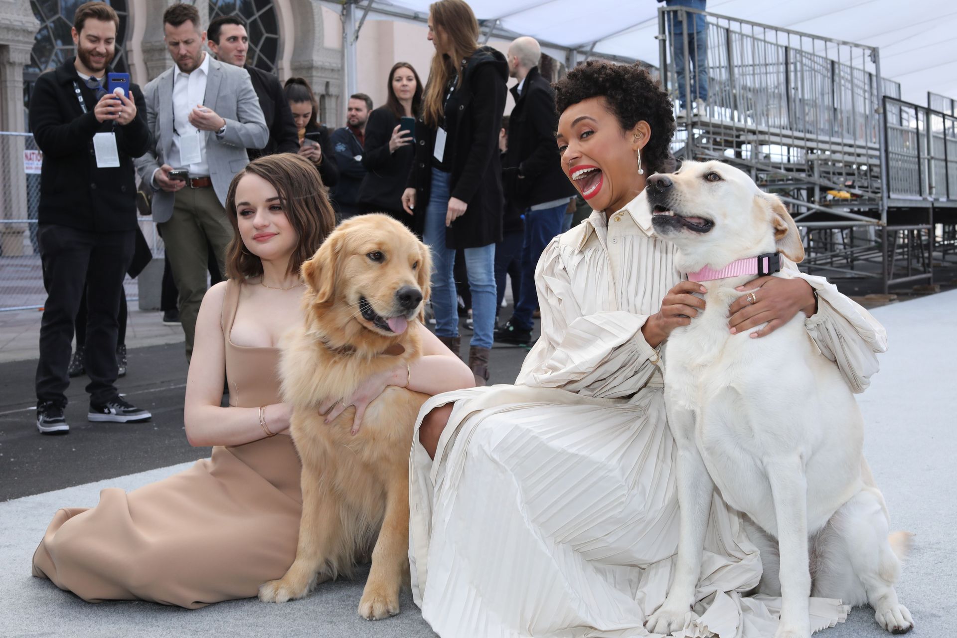 Joey King Flaunts Her Cleavage At The 2020 Sag Red Carpet Rollout 0034