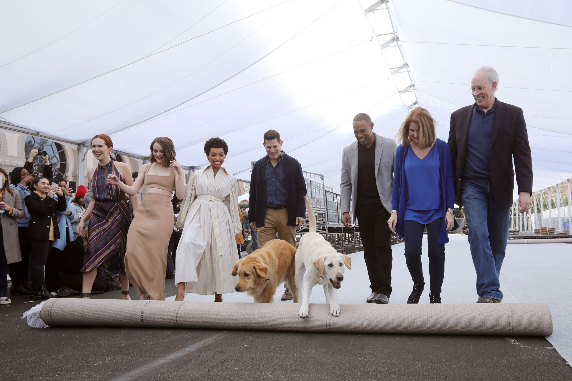 Joey King Flaunts Her Cleavage At The 2020 Sag Red Carpet Rollout 0035