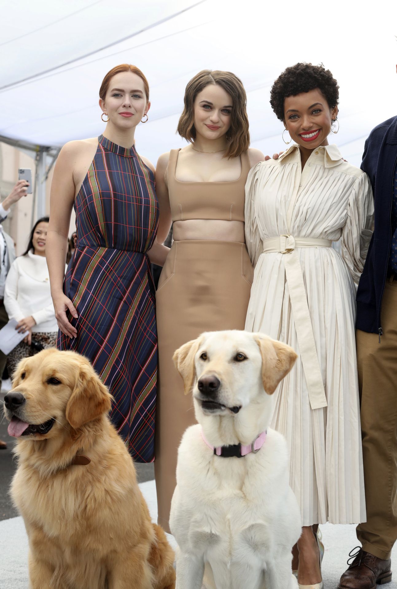 Joey King Flaunts Her Cleavage At The 2020 Sag Red Carpet Rollout 0036